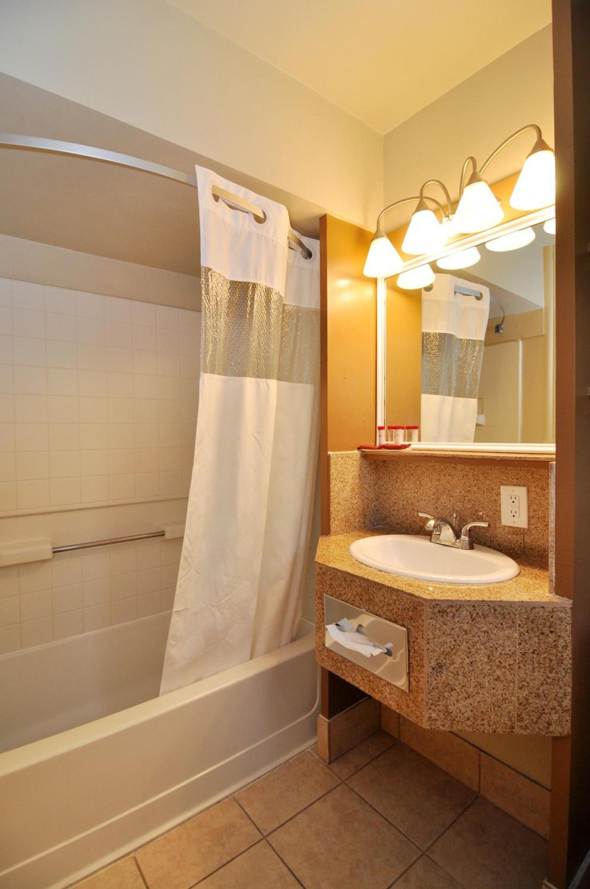 Pelican Inn photo 32