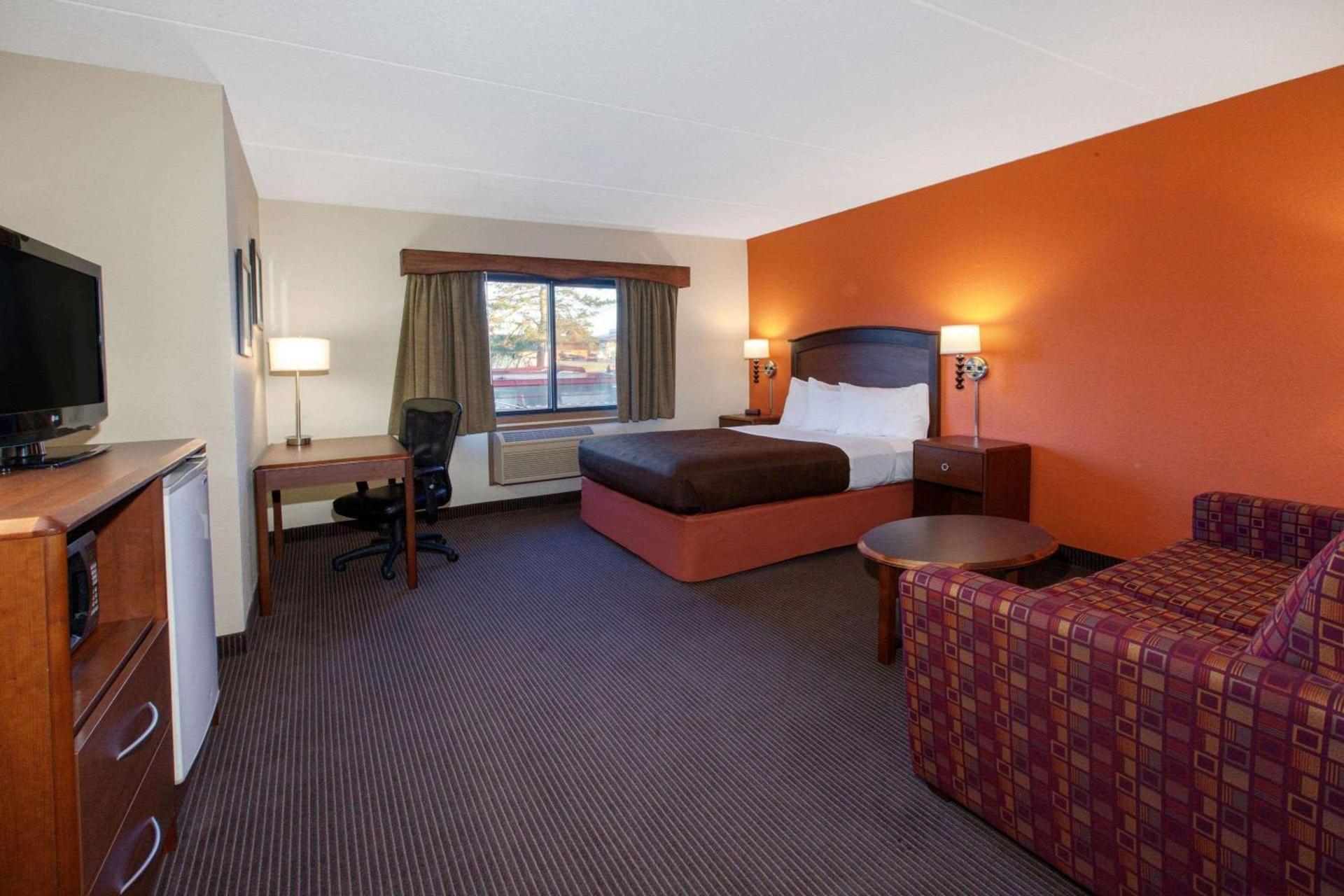 AmericInn by Wyndham Iron River photo 62