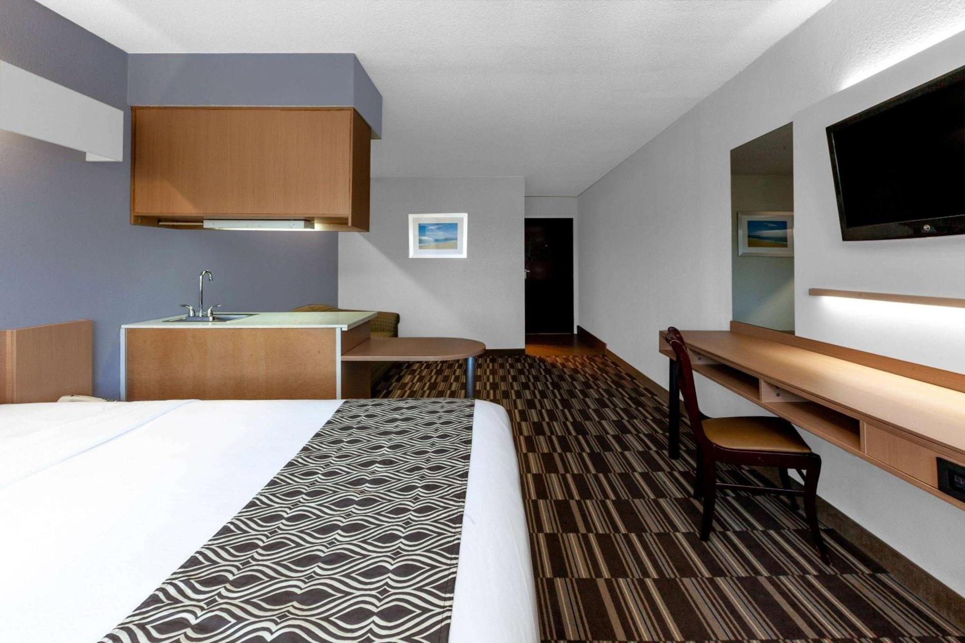 Microtel Inn Suite by Wyndham BWI Airport photo 49