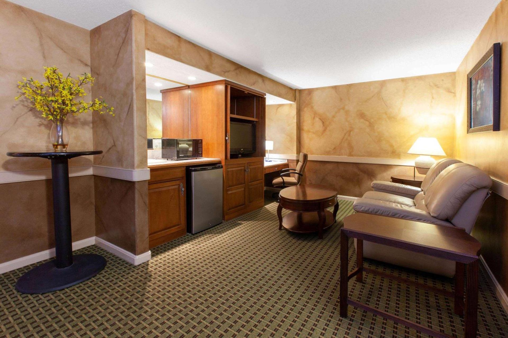 Baymont by Wyndham Franklin photo 17