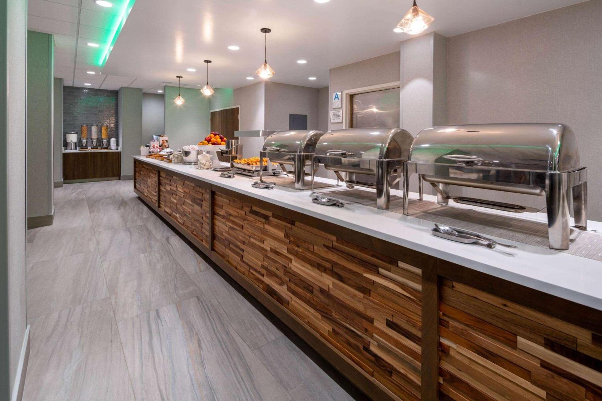 Hilton Garden Inn LAX Los Angeles Airport photo 6