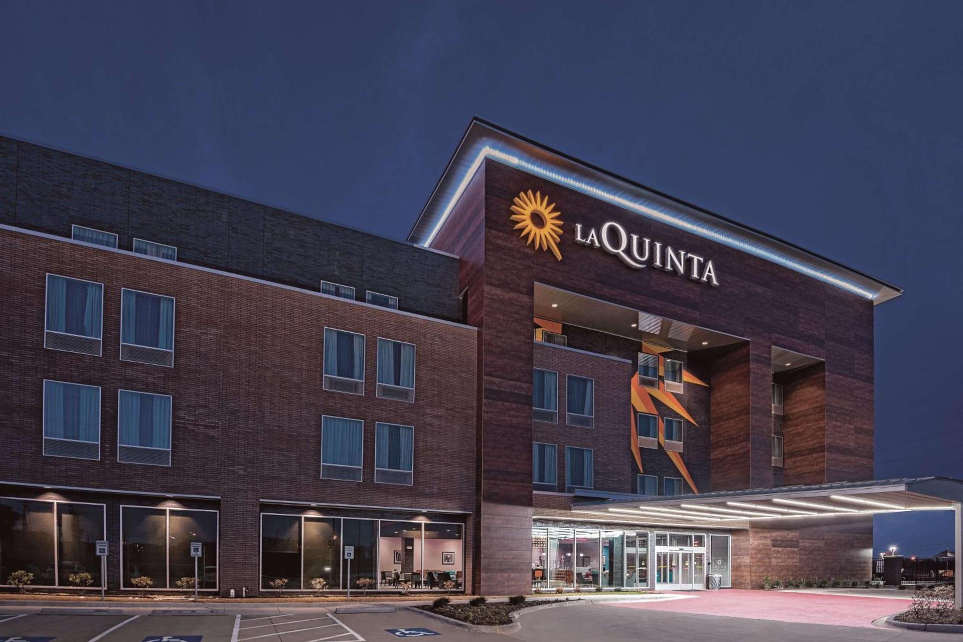 La Quinta by Wyndham Dallas Grand Prairie North photo 4