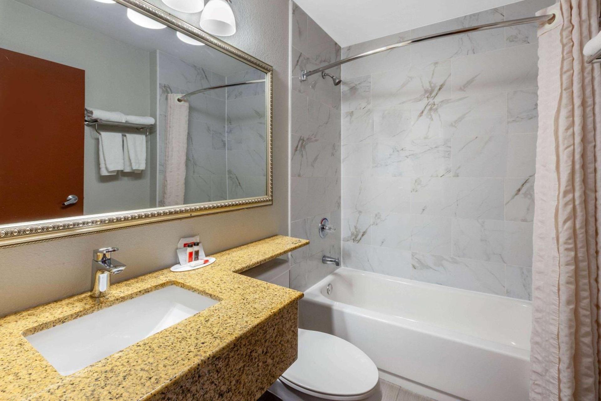 Microtel Inn Suite by Wyndham BWI Airport photo 34