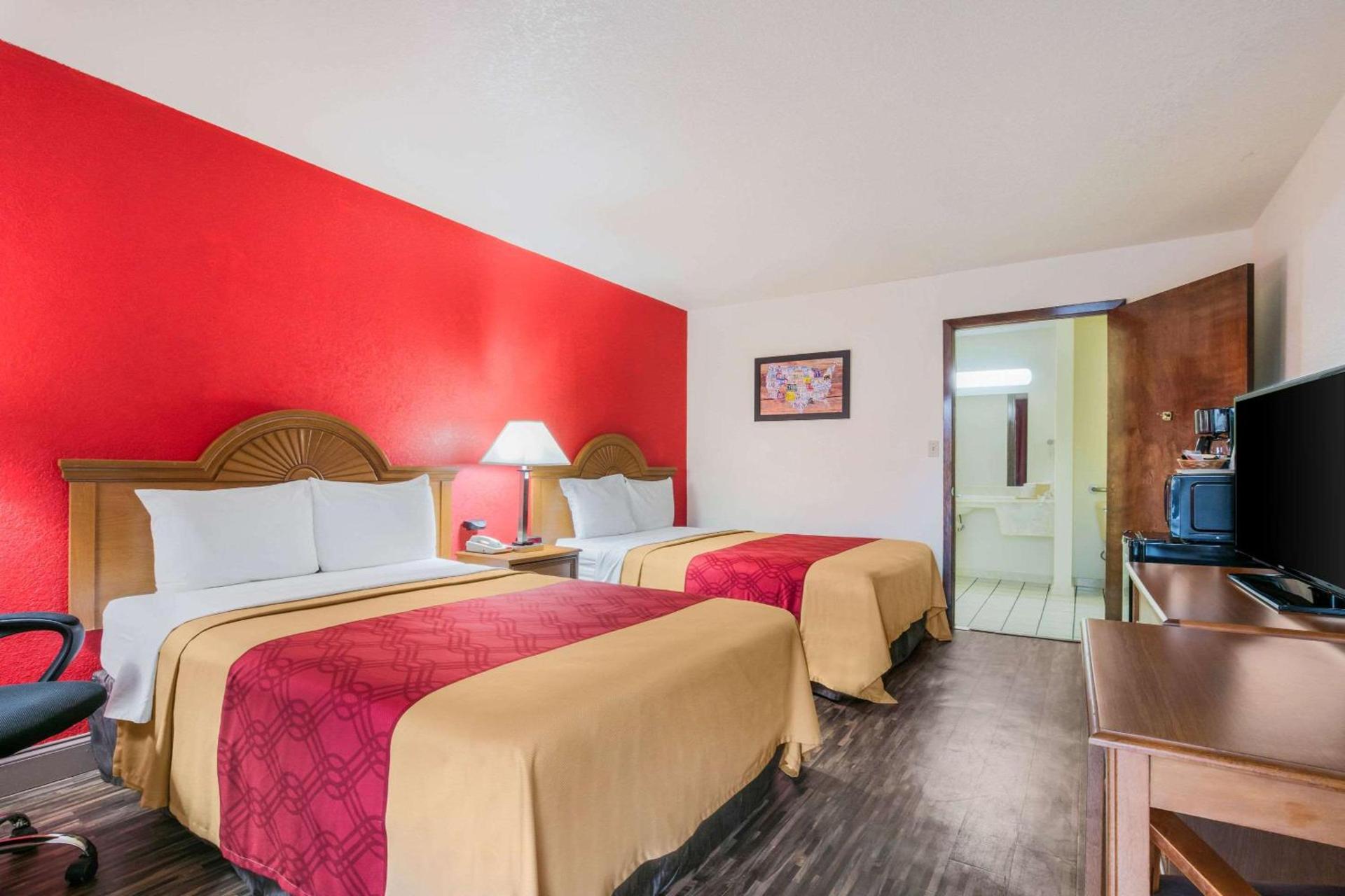 Econo Lodge & Suites Brinkley photo 17