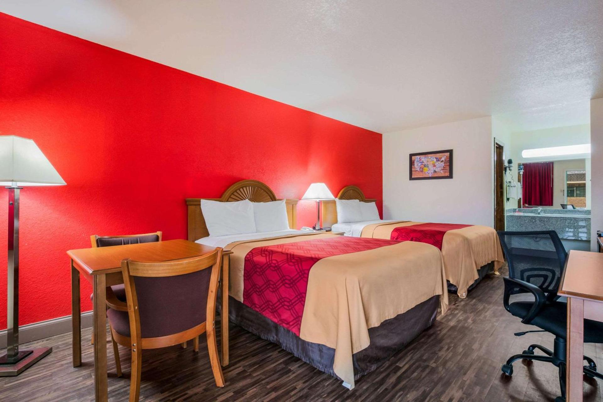 Econo Lodge & Suites Brinkley photo 20