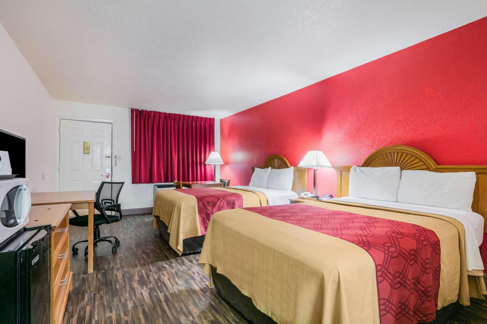 Econo Lodge & Suites Brinkley photo 21