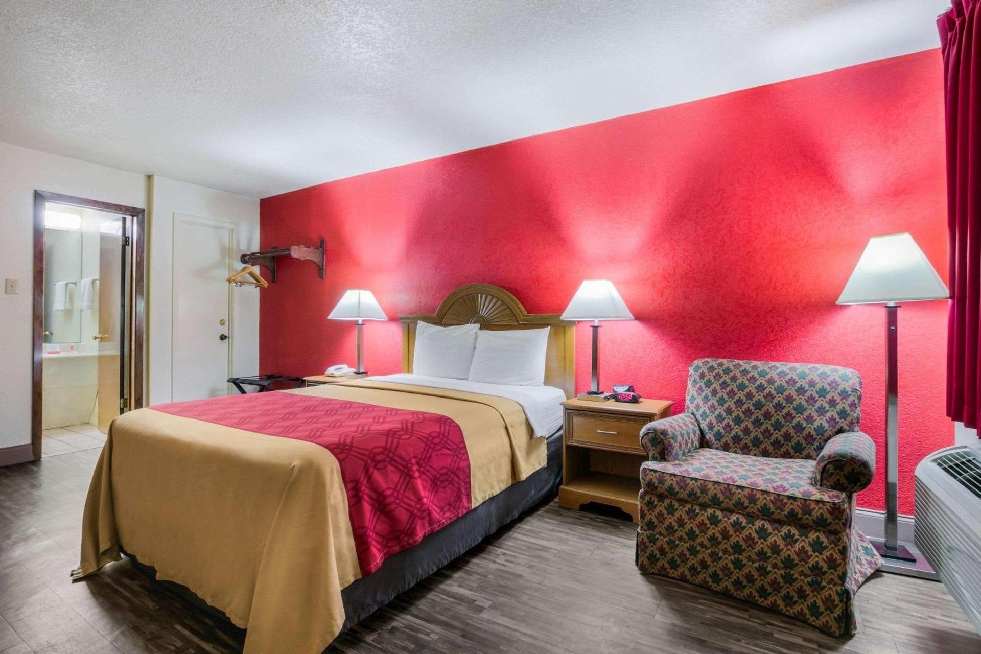 Econo Lodge & Suites Brinkley photo 27