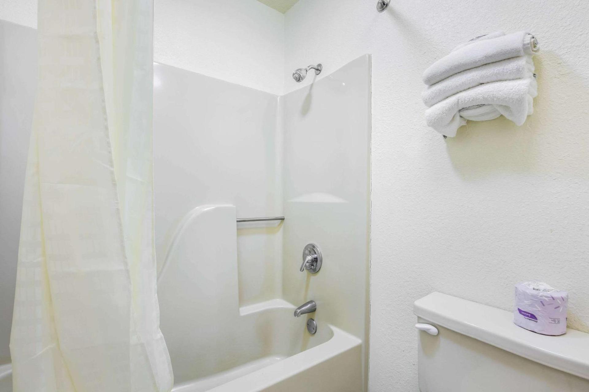Econo Lodge & Suites Brinkley photo 29