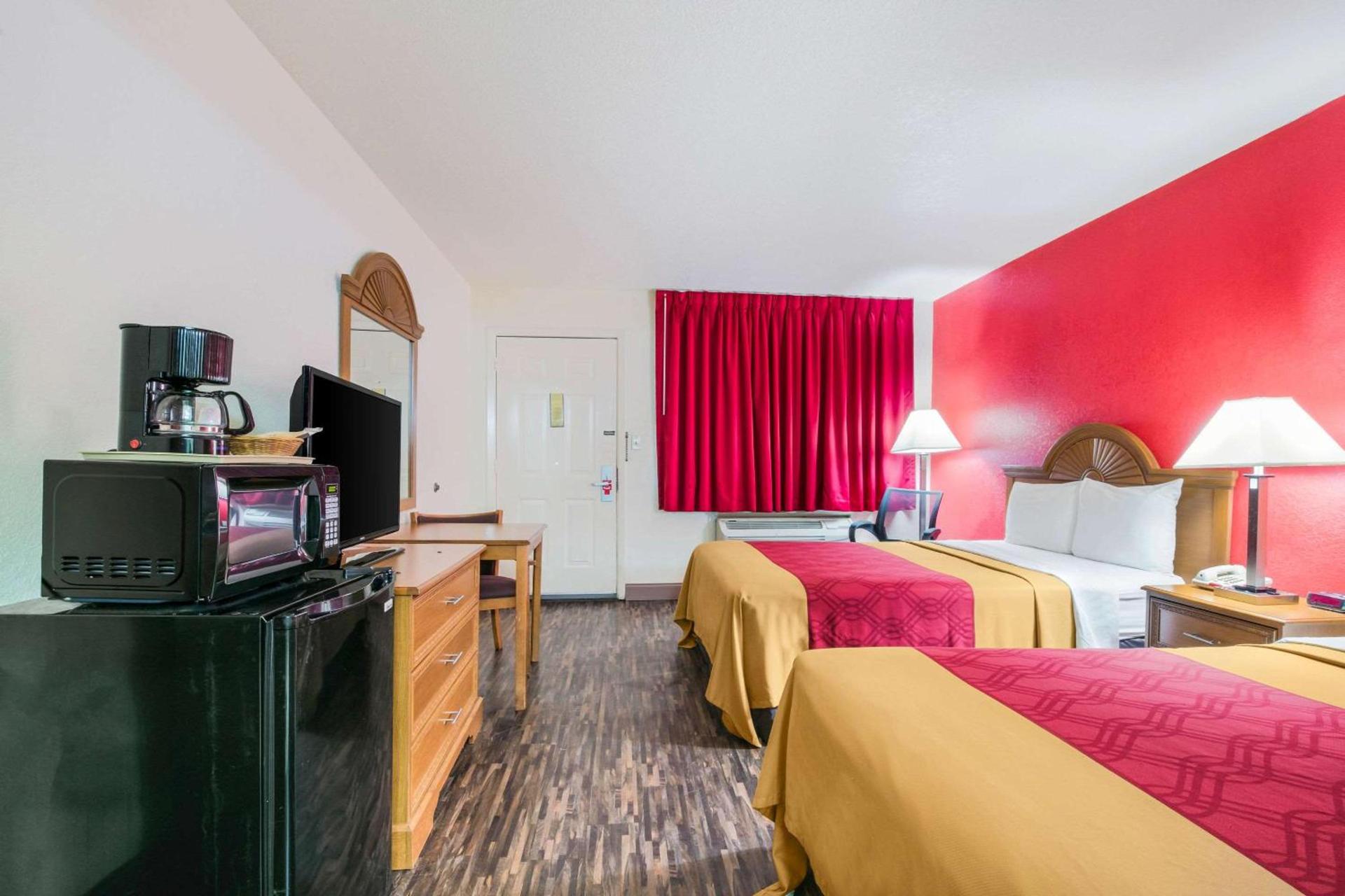 Econo Lodge & Suites Brinkley photo 31