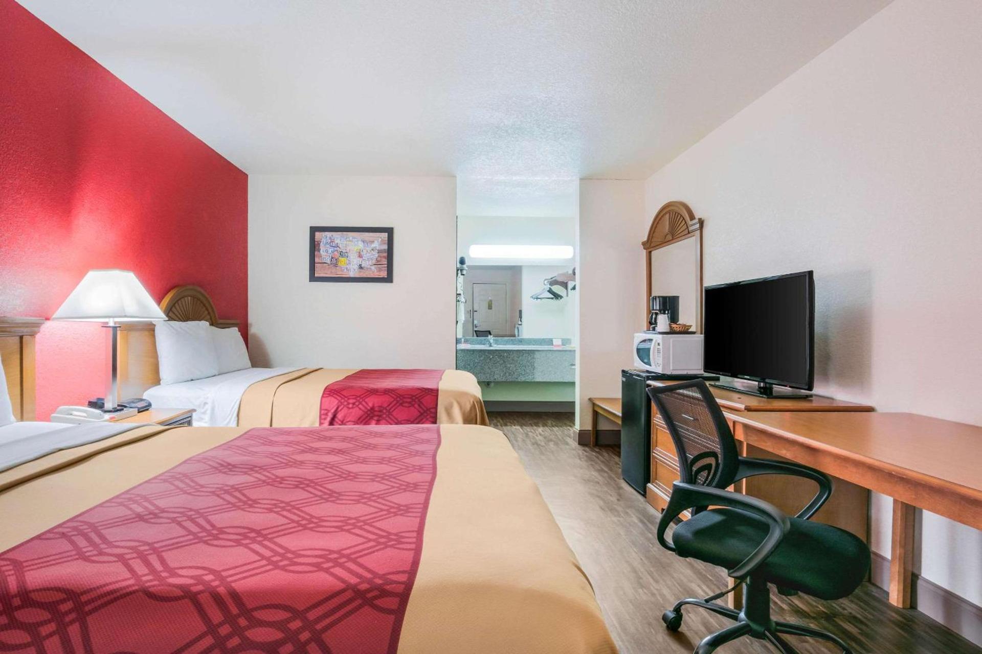 Econo Lodge & Suites Brinkley photo 33