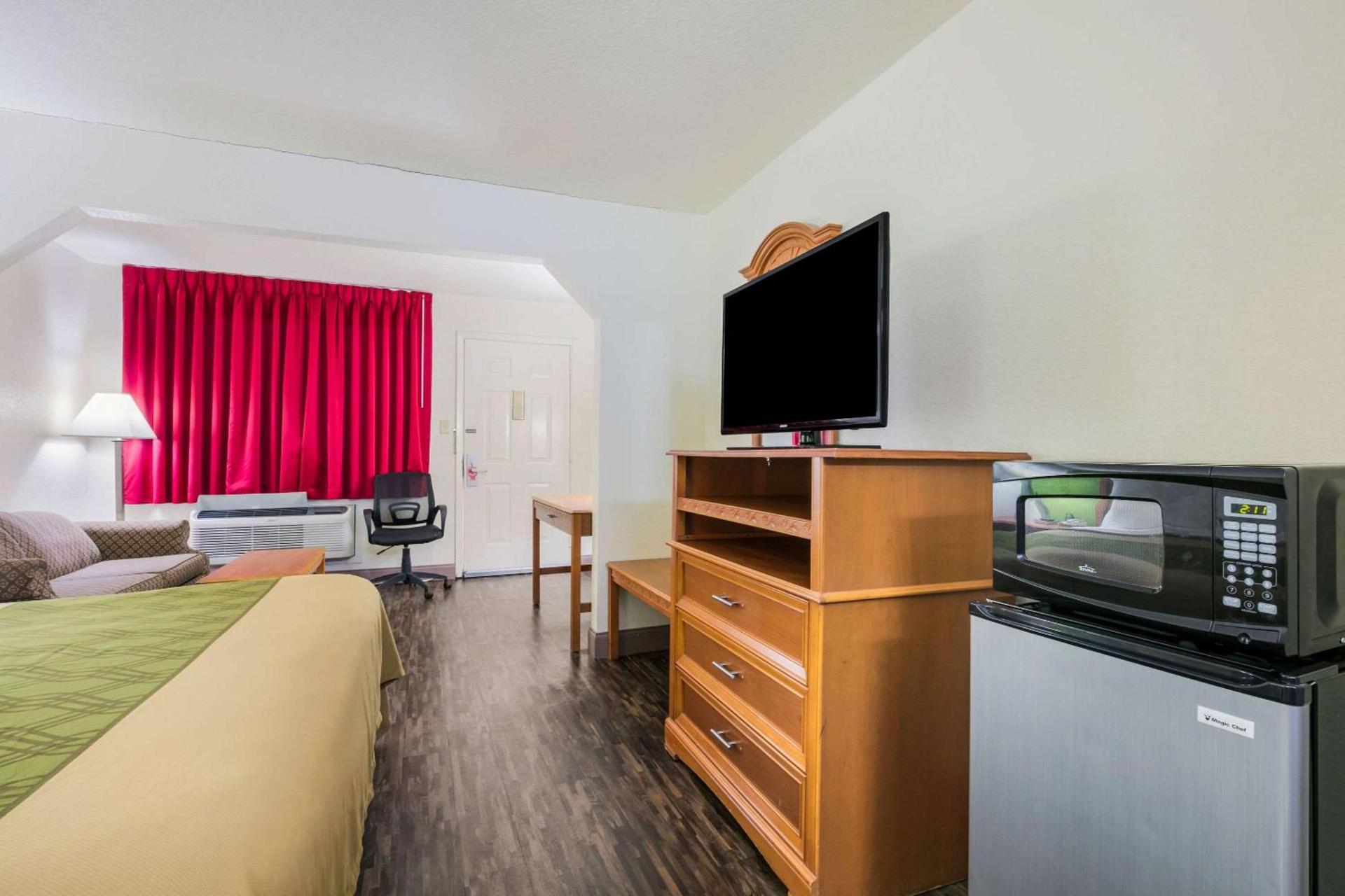 Econo Lodge & Suites Brinkley photo 34