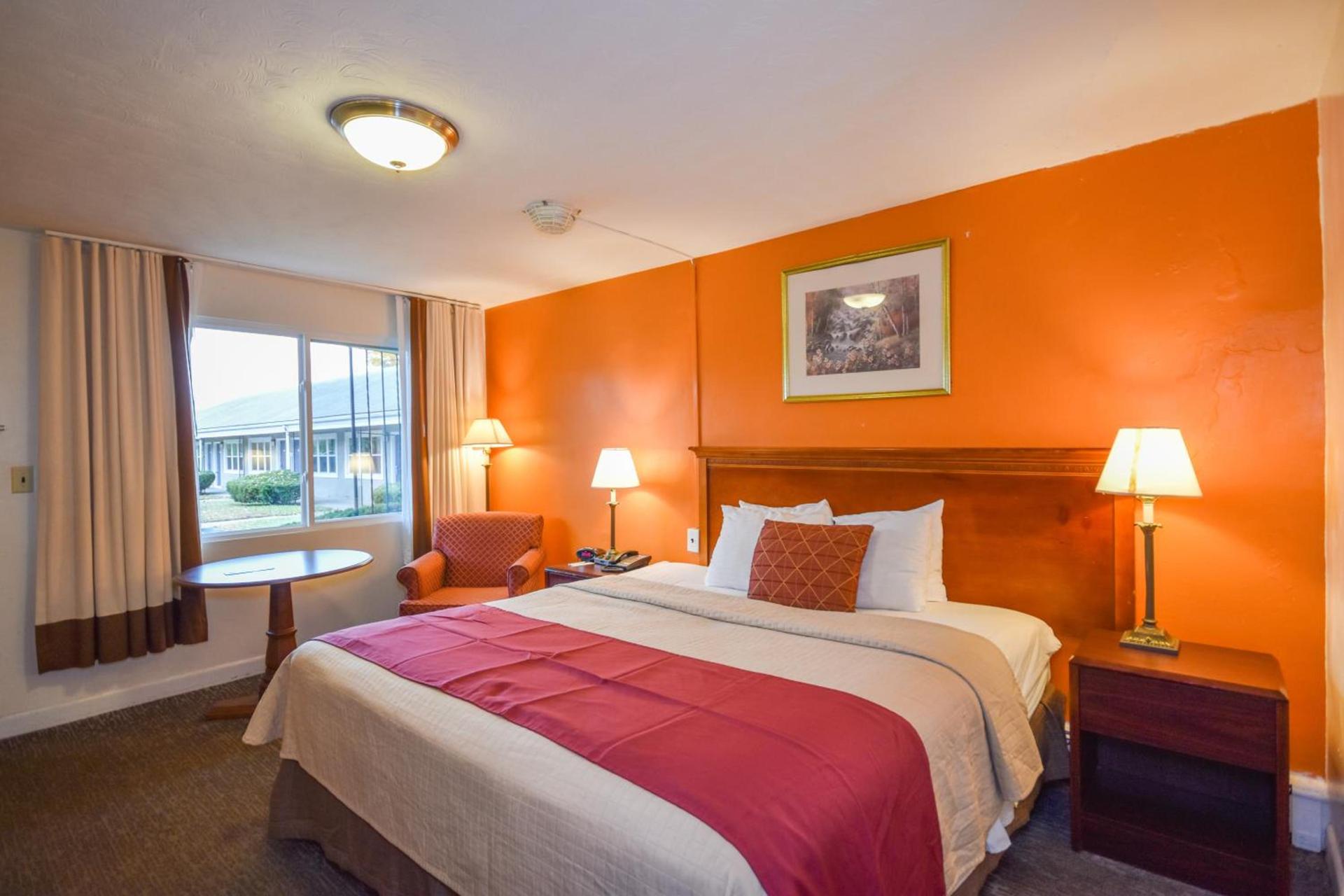 Monticello Inn- Framingham/ Boston photo 3