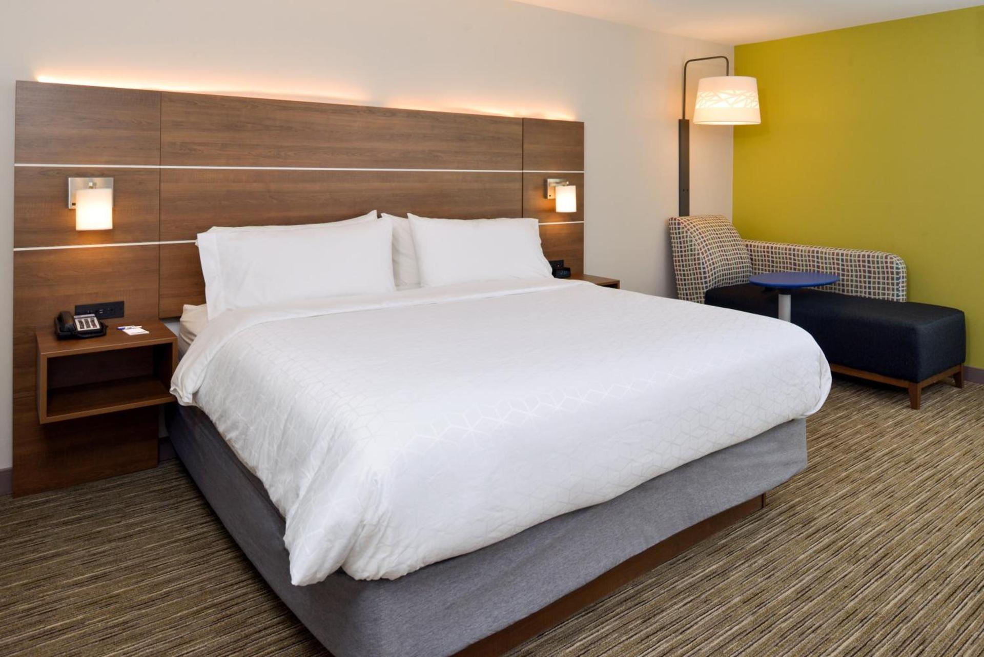 Holiday Inn Express & Suites - Ottumwa by IHG photo 72