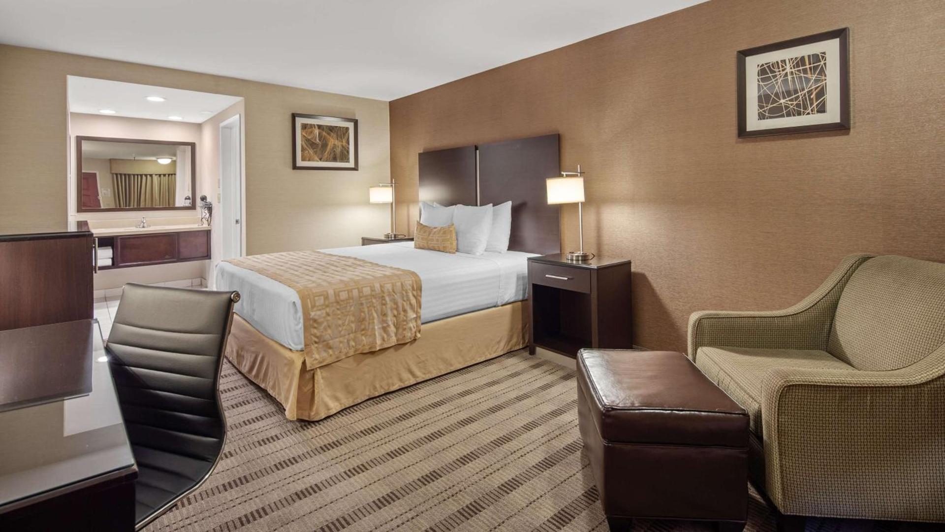 Best Western Pasadena Royale Inn & Suites photo 10