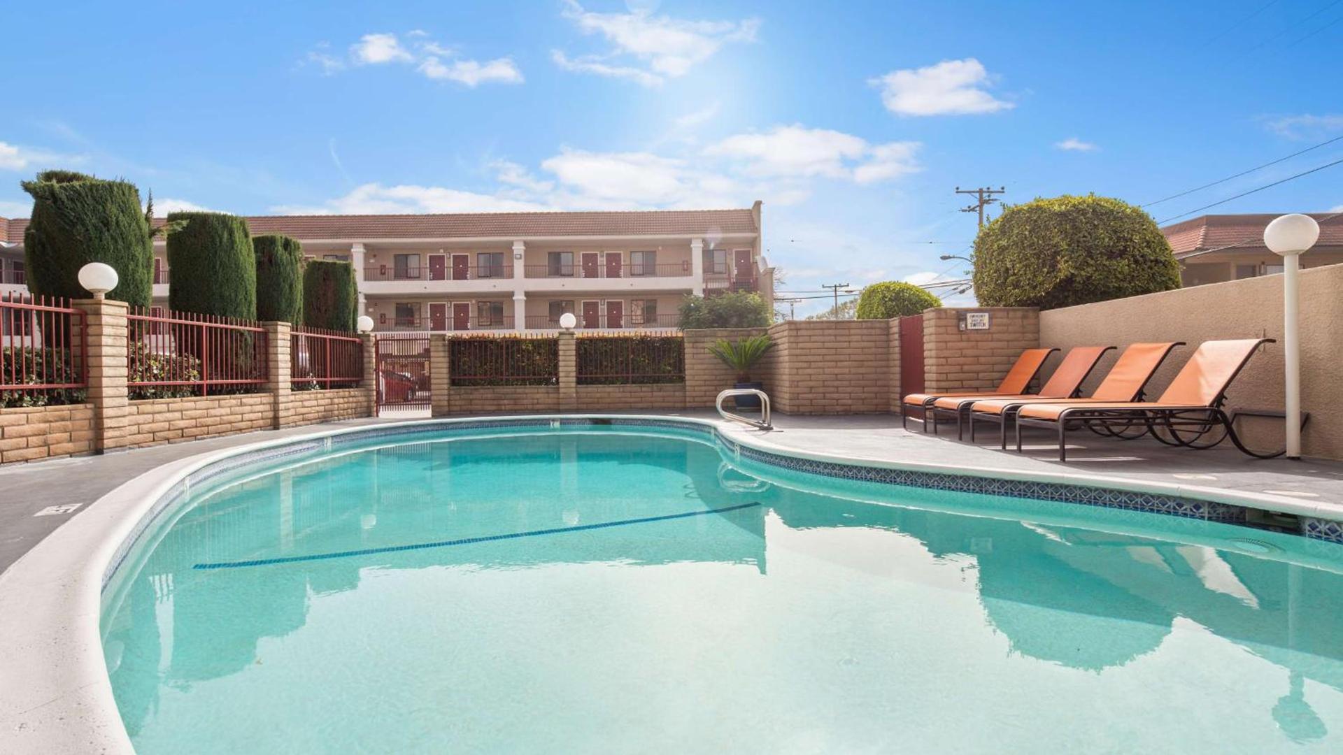 Best Western Pasadena Royale Inn & Suites photo 3