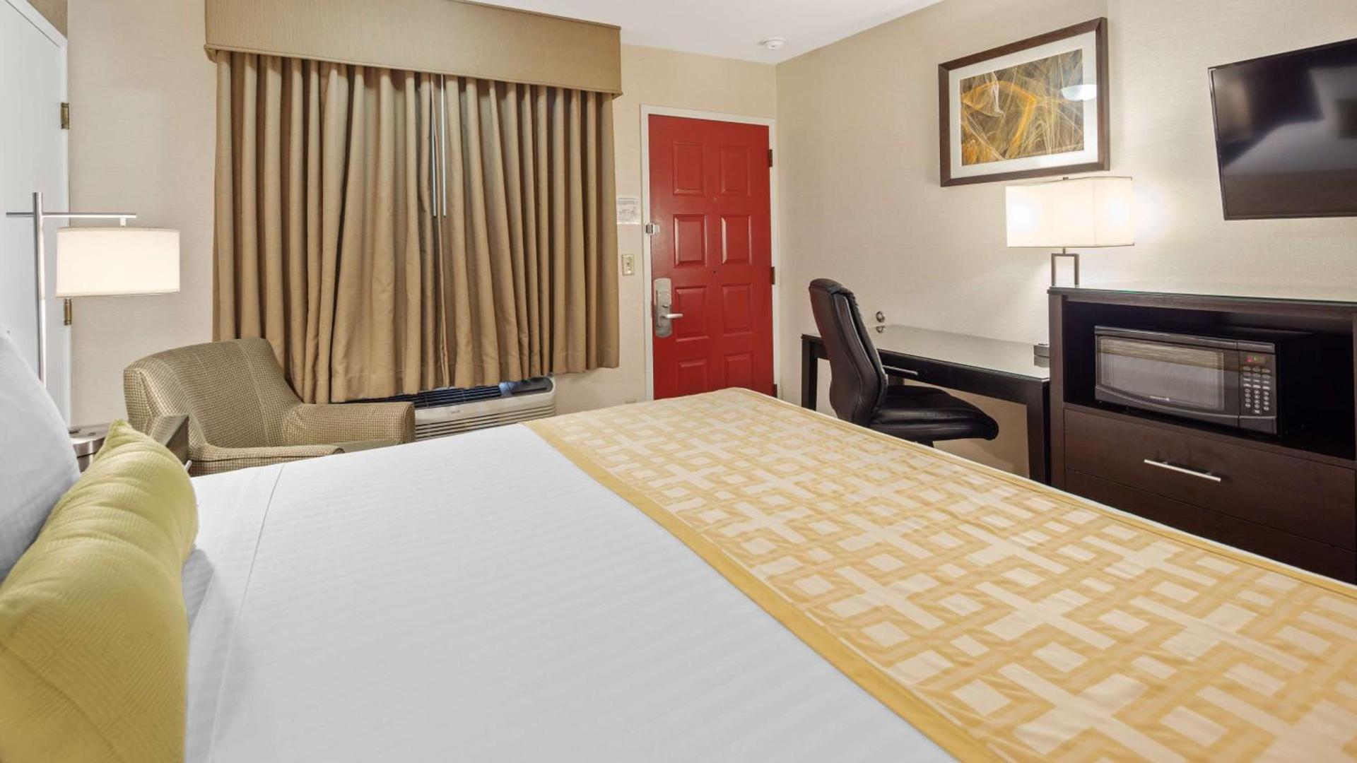 Best Western Pasadena Royale Inn & Suites photo 17