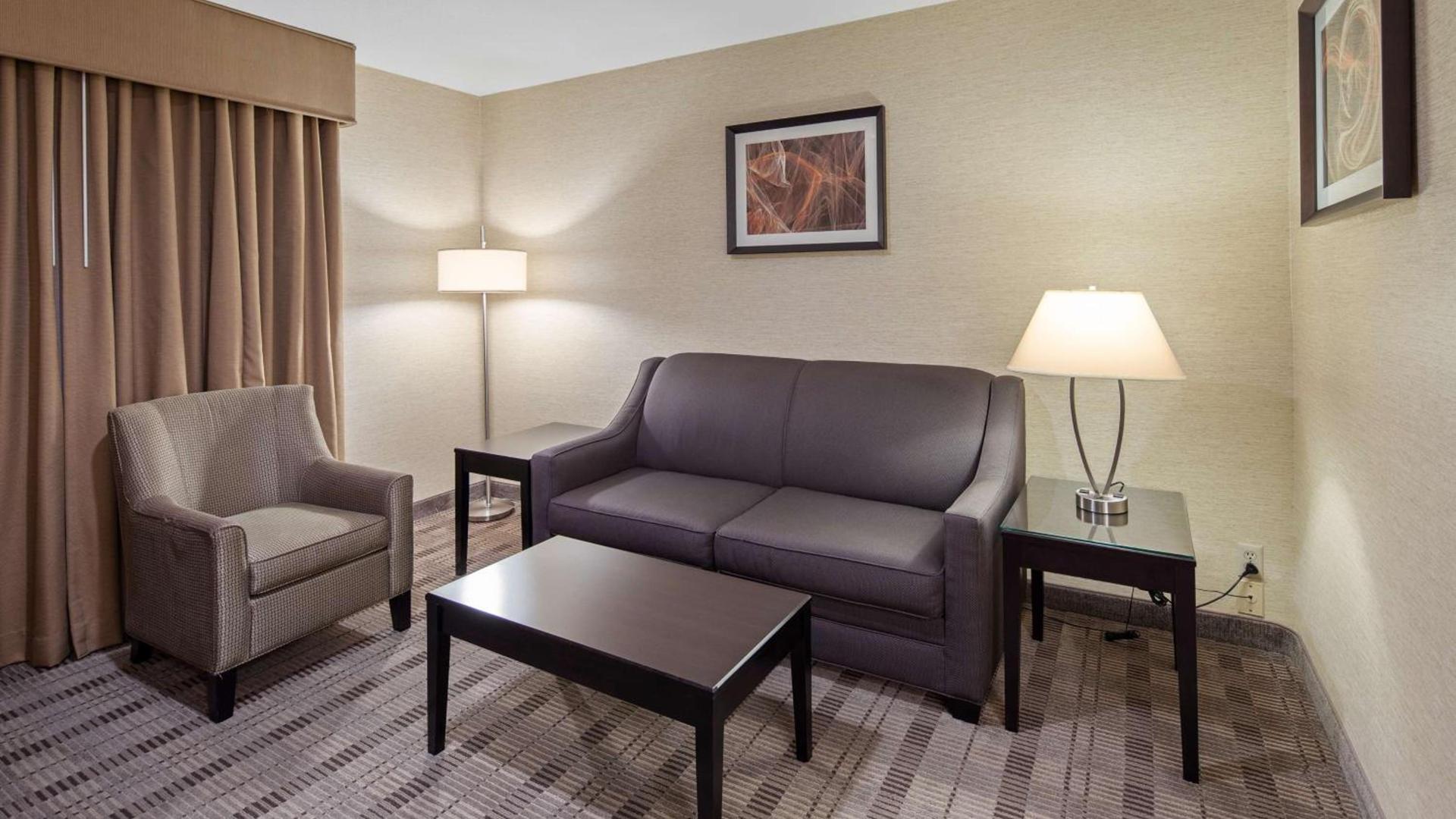 Best Western Pasadena Royale Inn & Suites photo 21