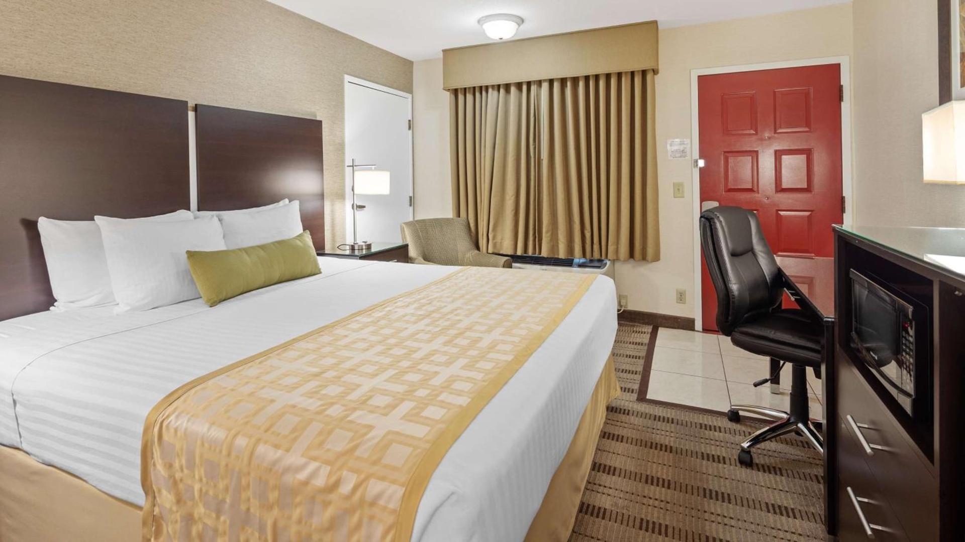 Best Western Pasadena Royale Inn & Suites photo 12
