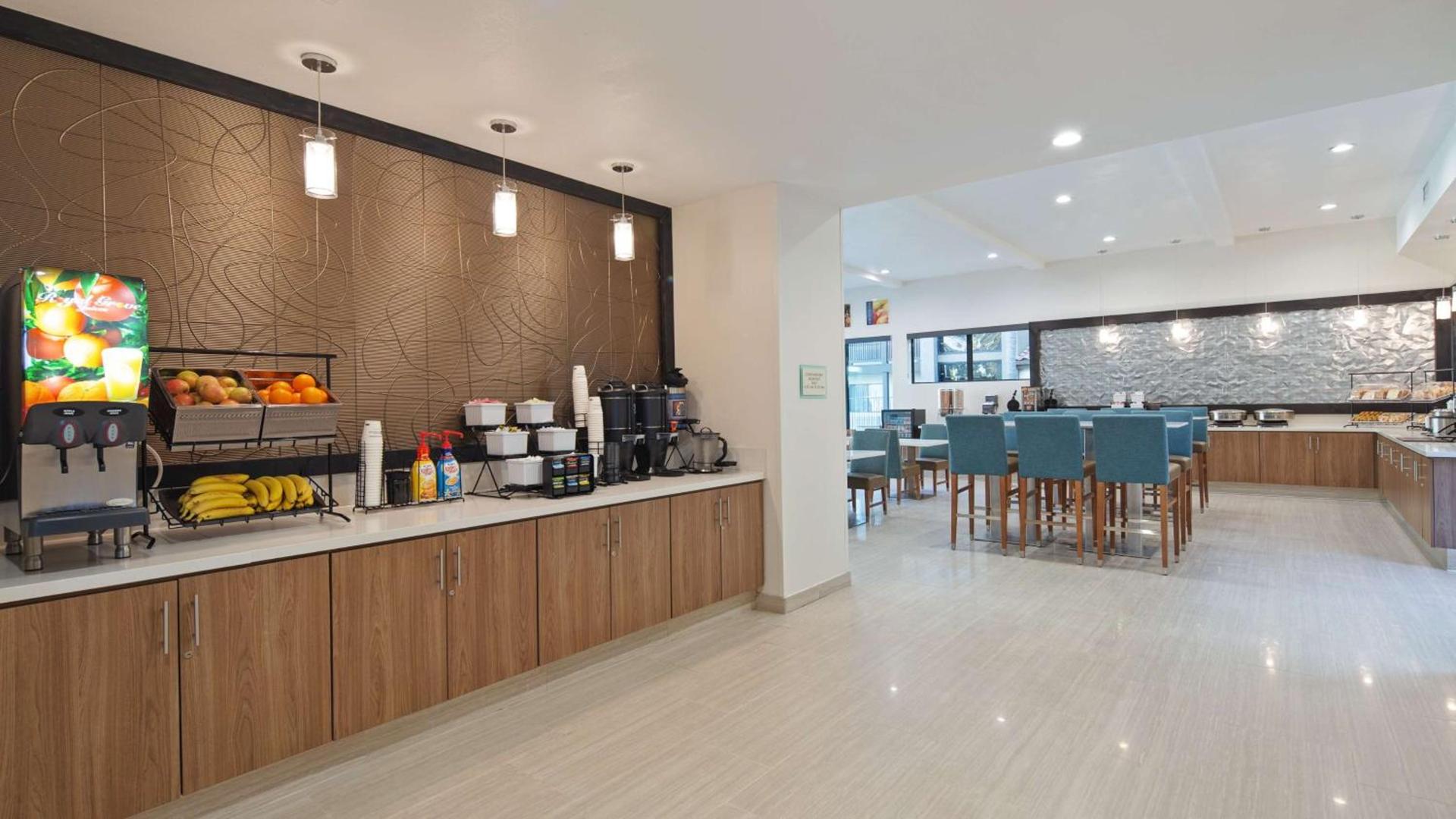 Best Western Carlsbad by the Sea photo 10