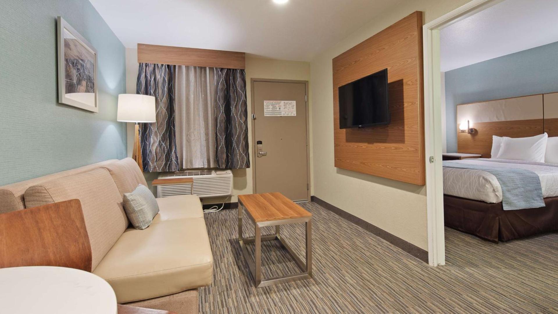 Best Western Carlsbad by the Sea photo 8