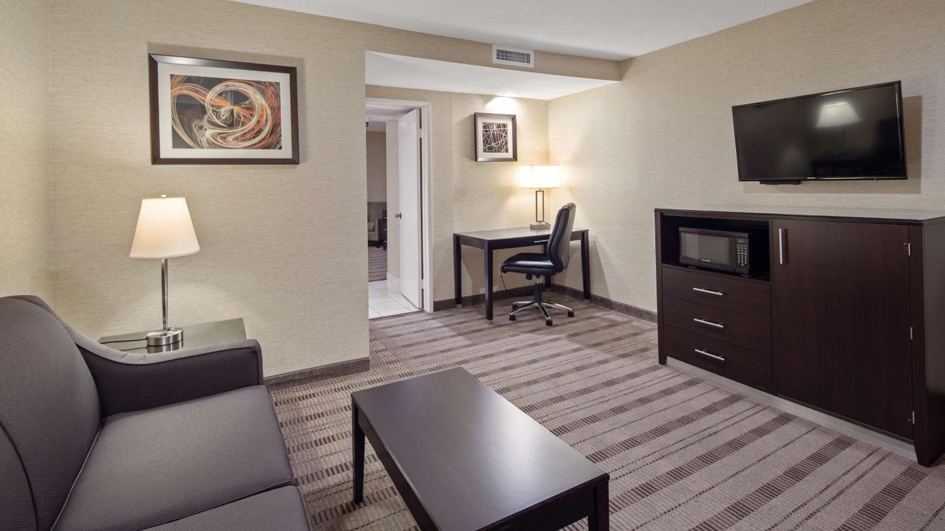 Best Western Pasadena Royale Inn & Suites photo 20