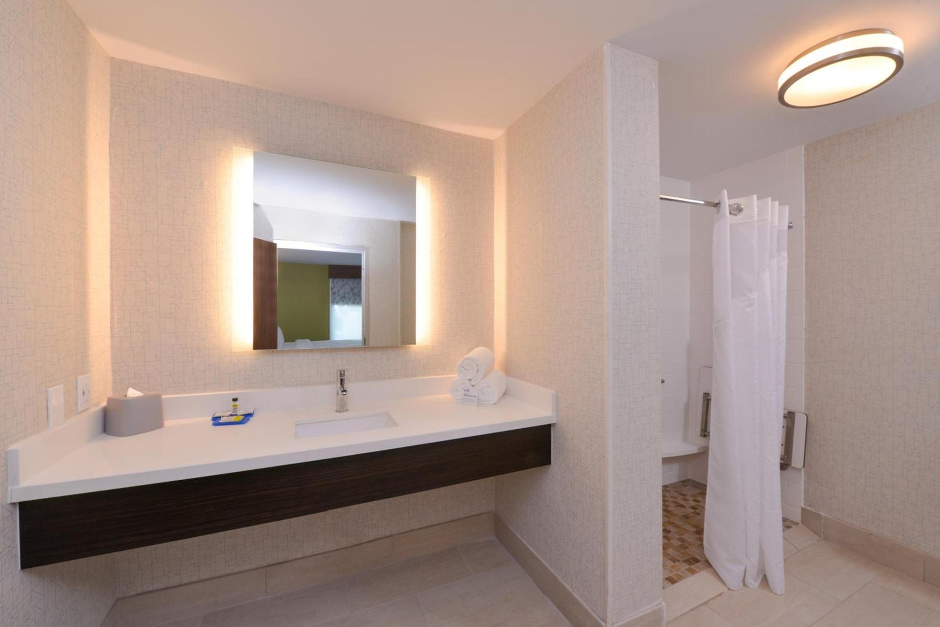 Holiday Inn Express & Suites - Shreveport - Downtown by IHG photo 14