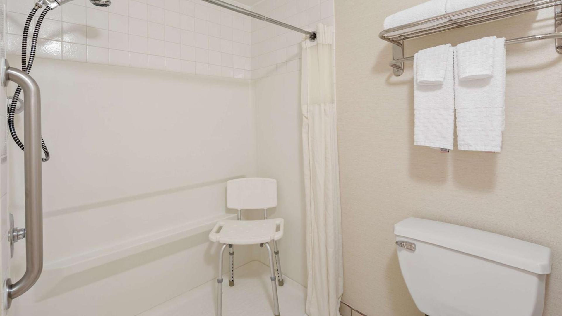 Best Western Pasadena Royale Inn & Suites photo 25