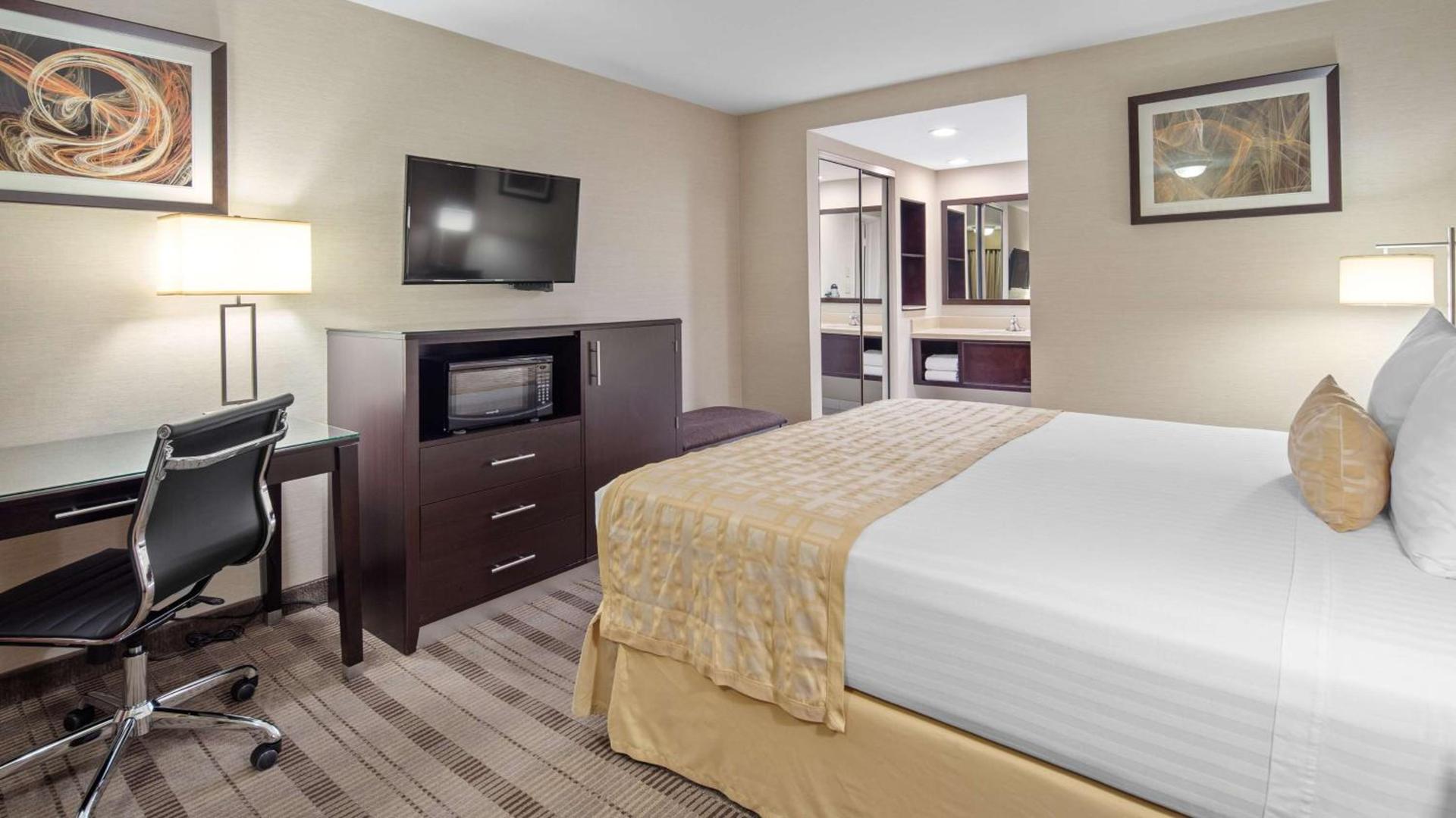 Best Western Pasadena Royale Inn & Suites photo 18