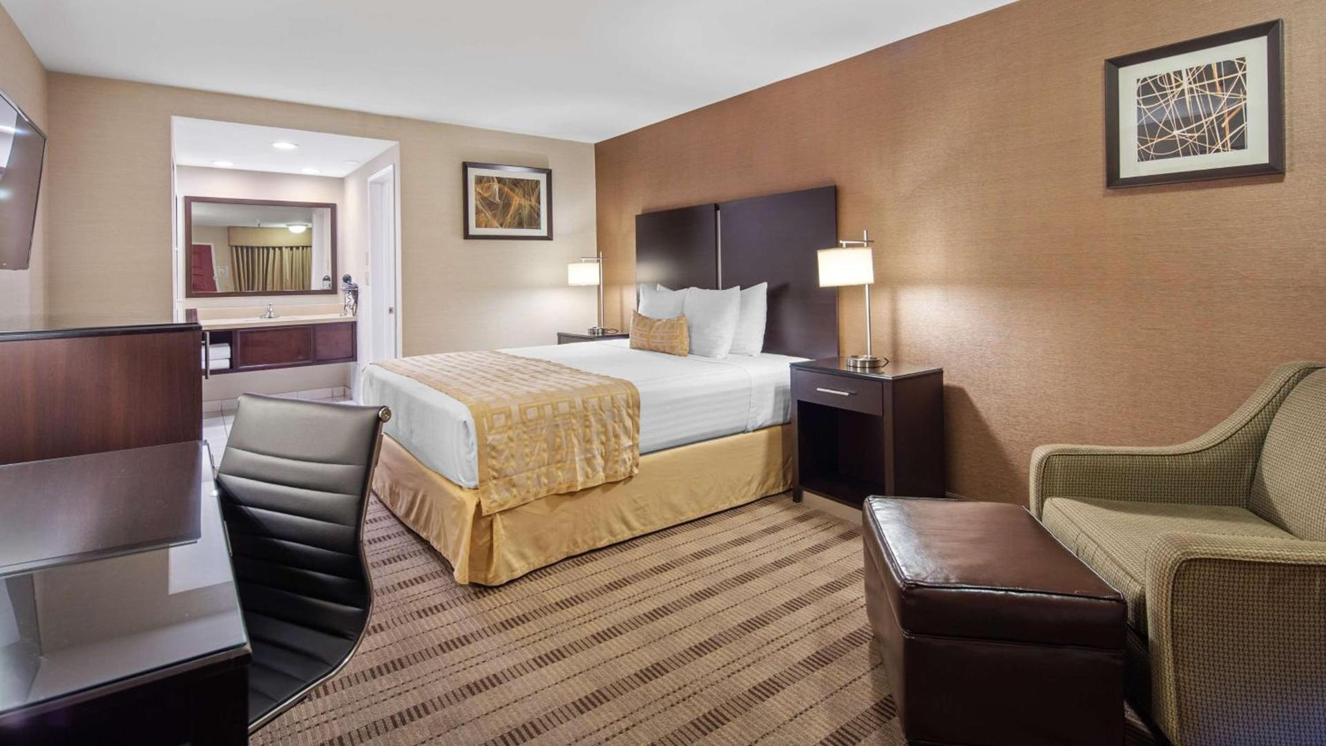 Best Western Pasadena Royale Inn & Suites photo 22