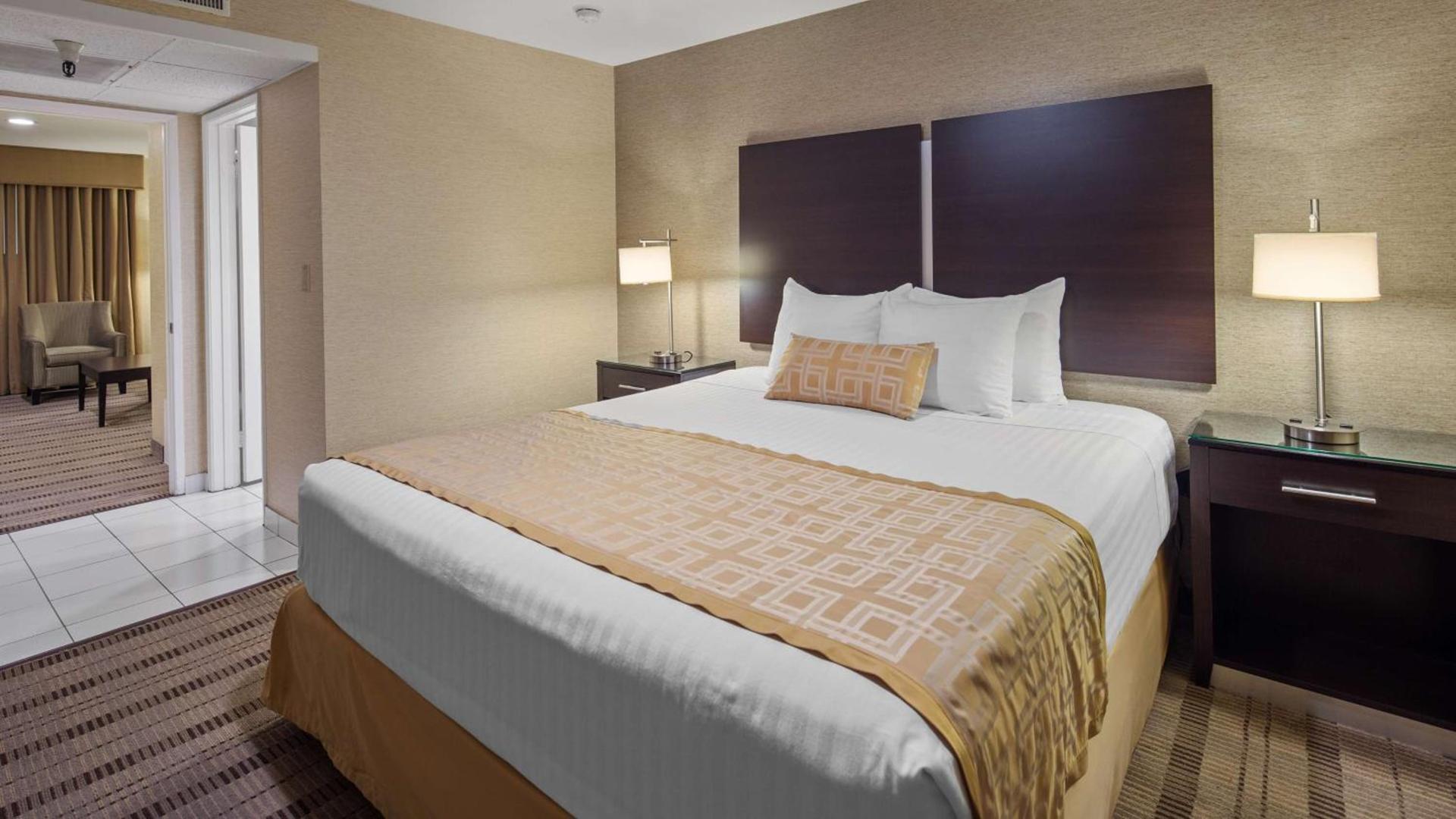 Best Western Pasadena Royale Inn & Suites photo 13