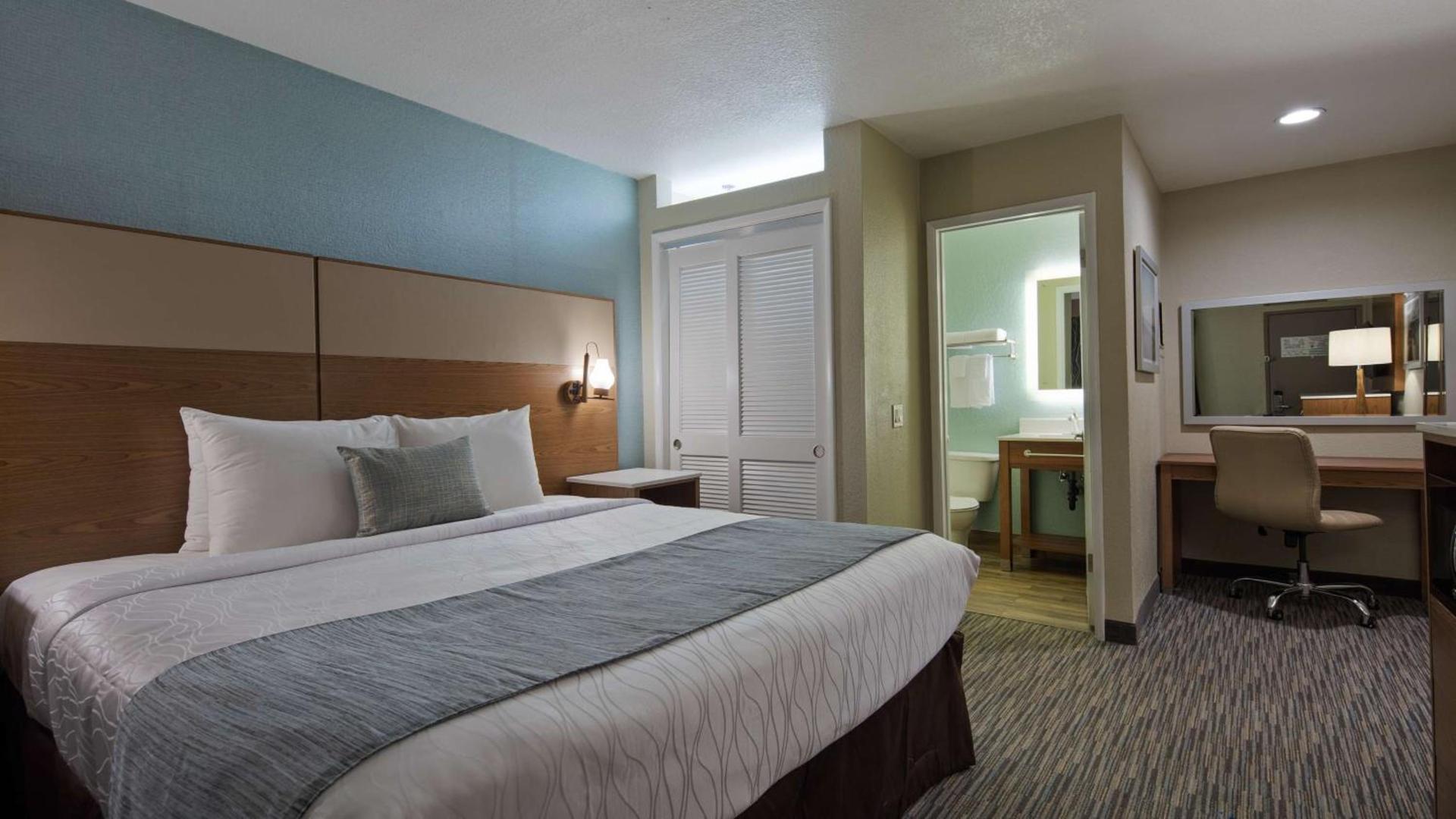 Best Western Carlsbad by the Sea photo 11