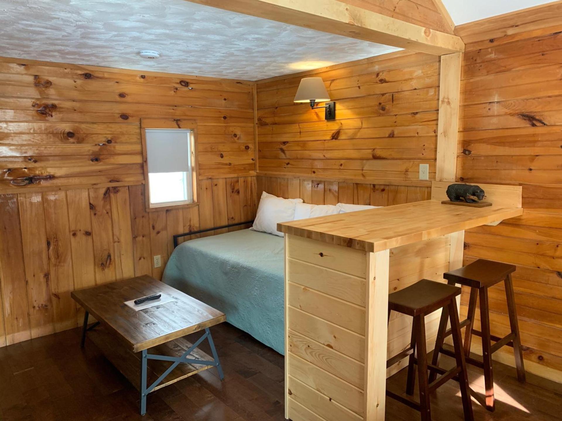 Pine Crest Motel & Cabins photo 9