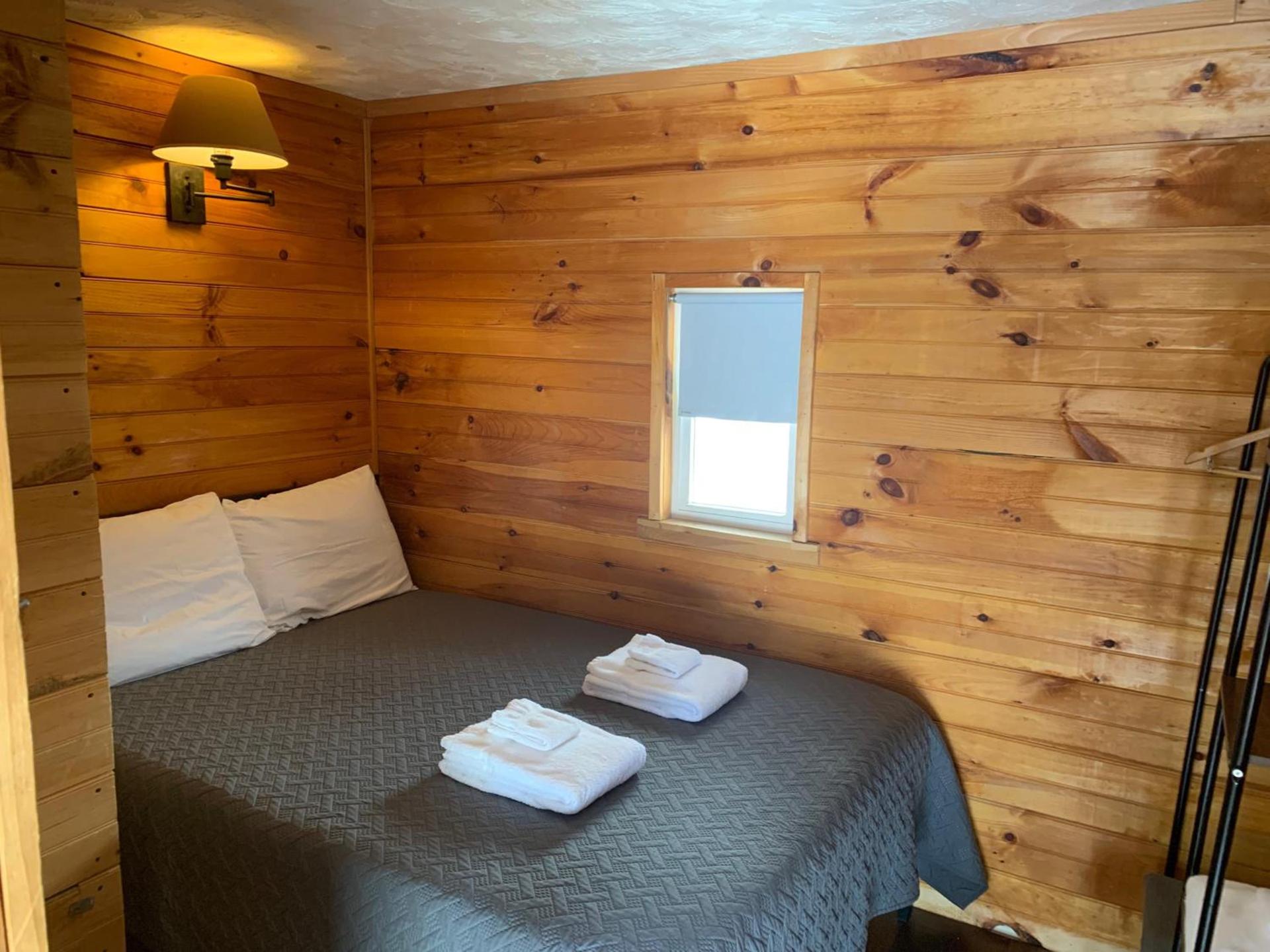 Pine Crest Motel & Cabins photo 7