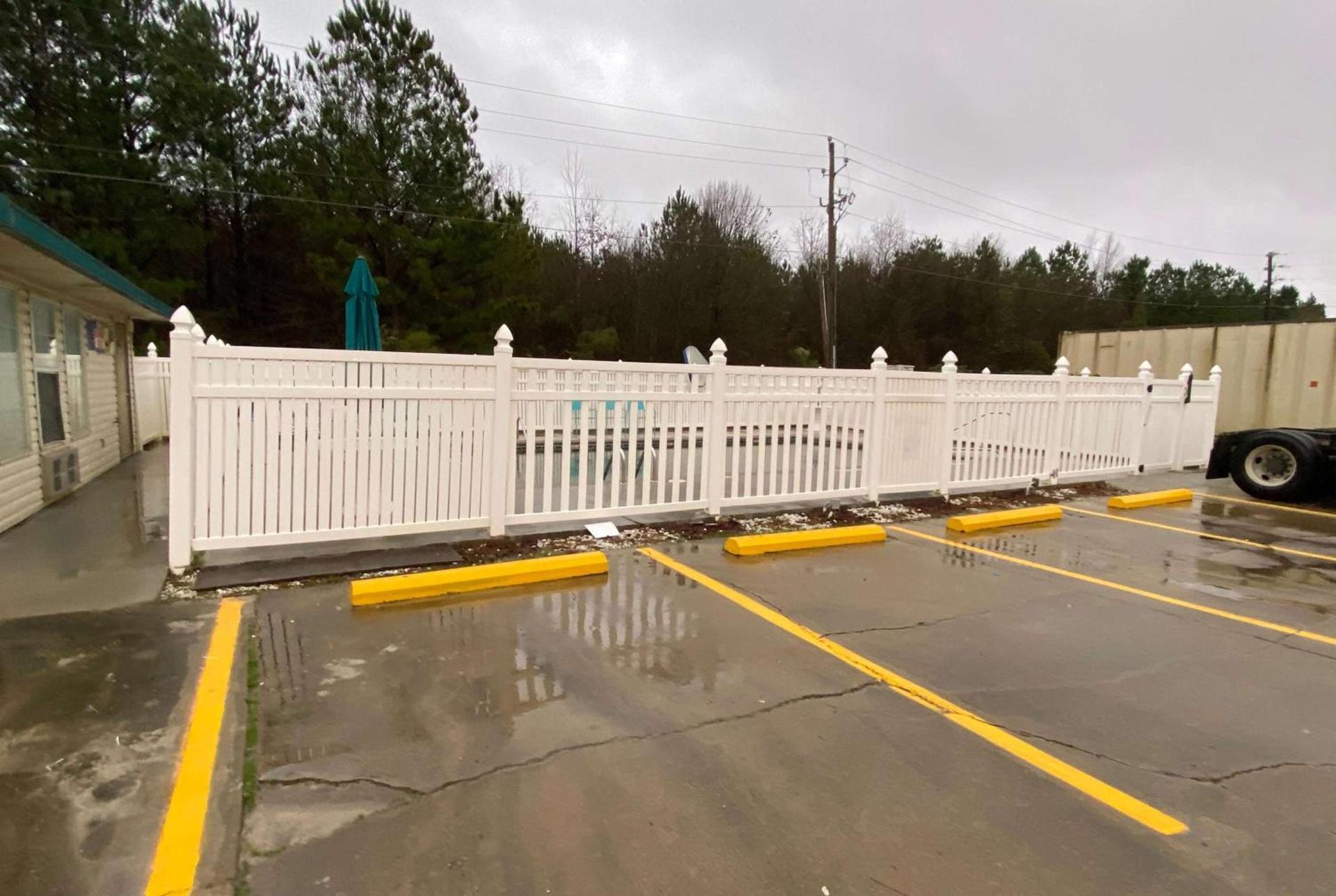 Days Inn by Wyndham Forest photo 18