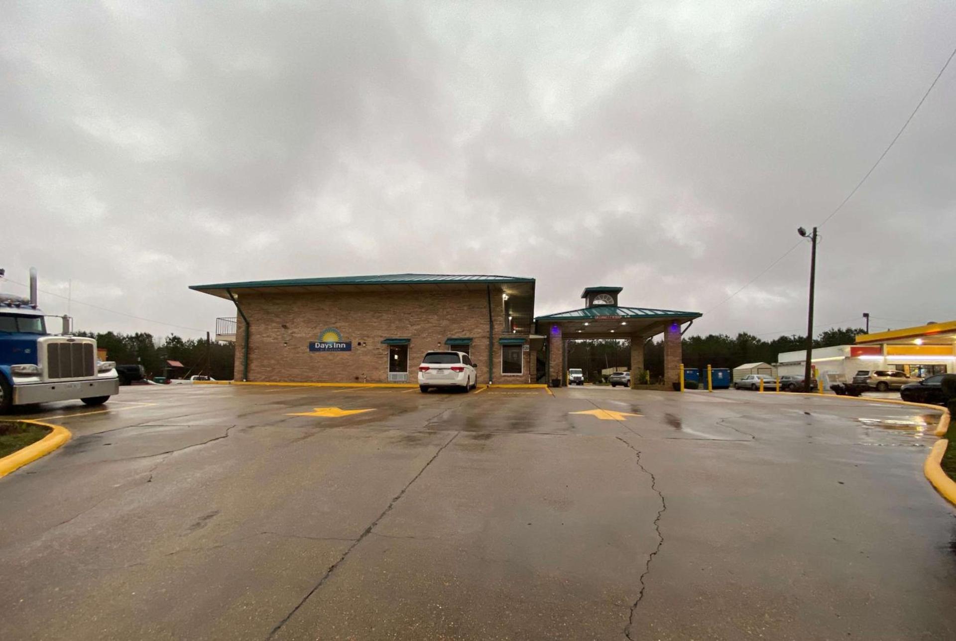 Days Inn by Wyndham Forest photo 15