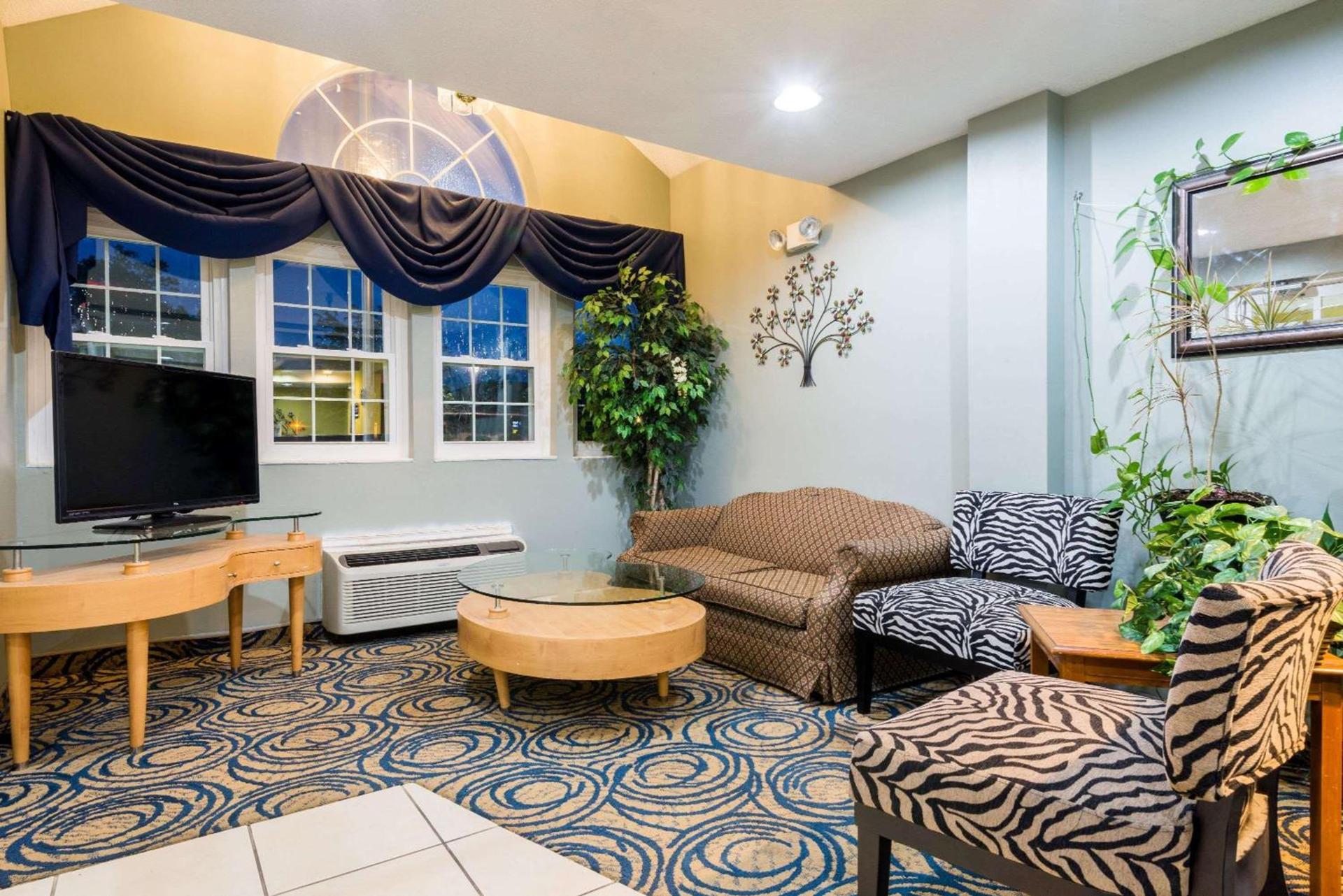 Microtel Inn & Suites by Wyndham Riverside photo 26