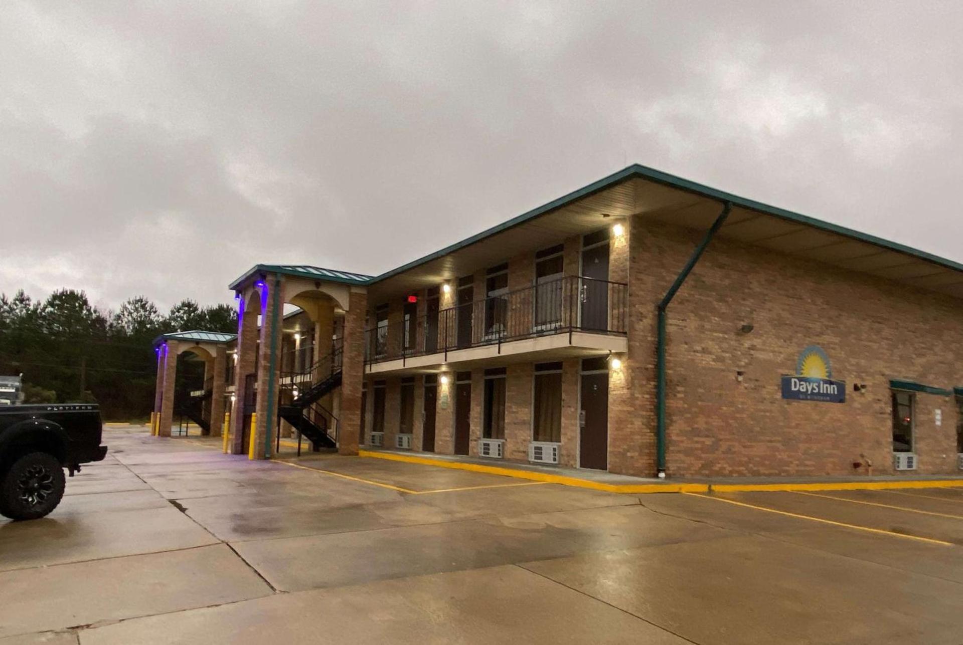 Days Inn by Wyndham Forest photo 13