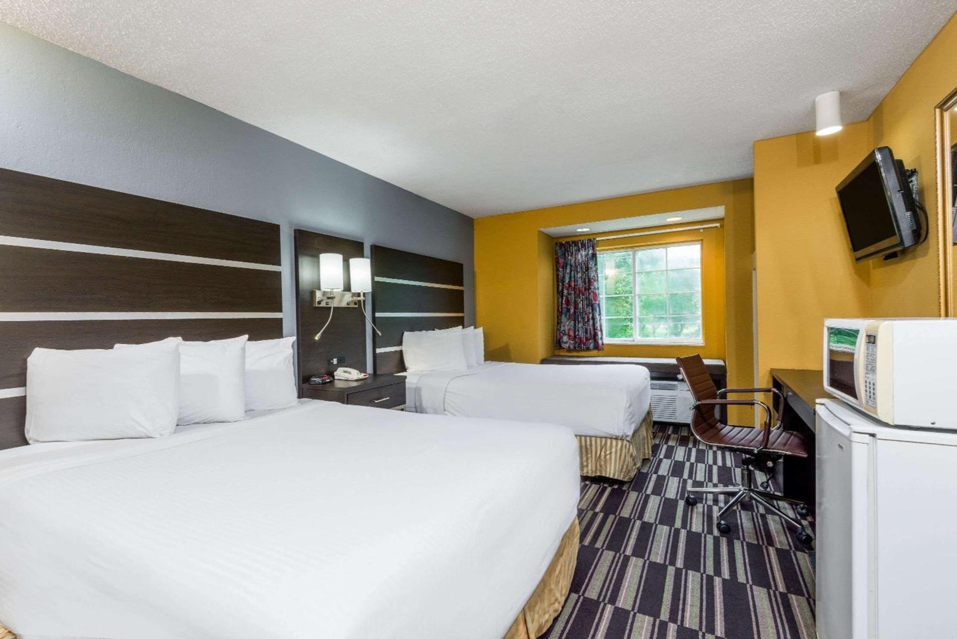 Microtel Inn & Suites by Wyndham Riverside photo 28