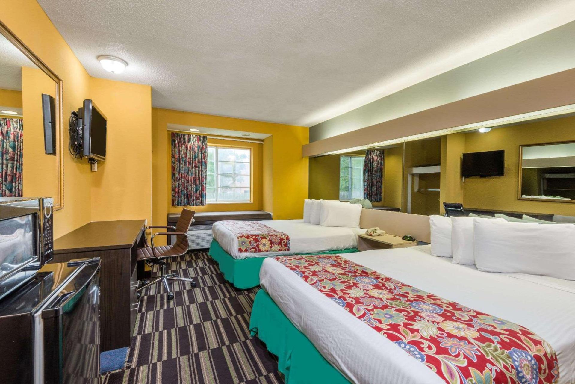 Microtel Inn & Suites by Wyndham Riverside photo 29