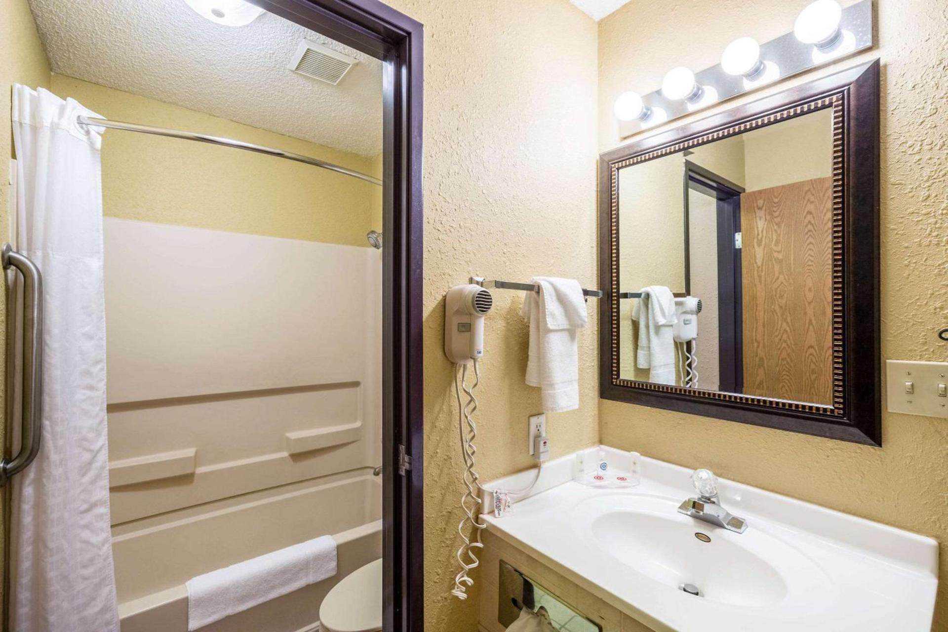 Quality Inn Scottsbluff photo 22