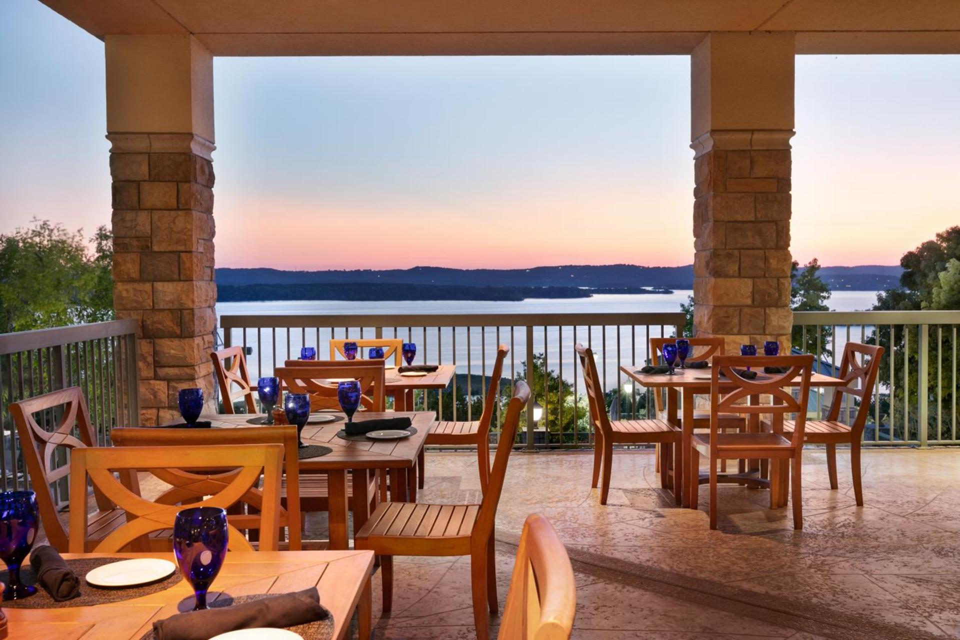 Chateau on the Lake Resort Spa and Convention Center photo 23