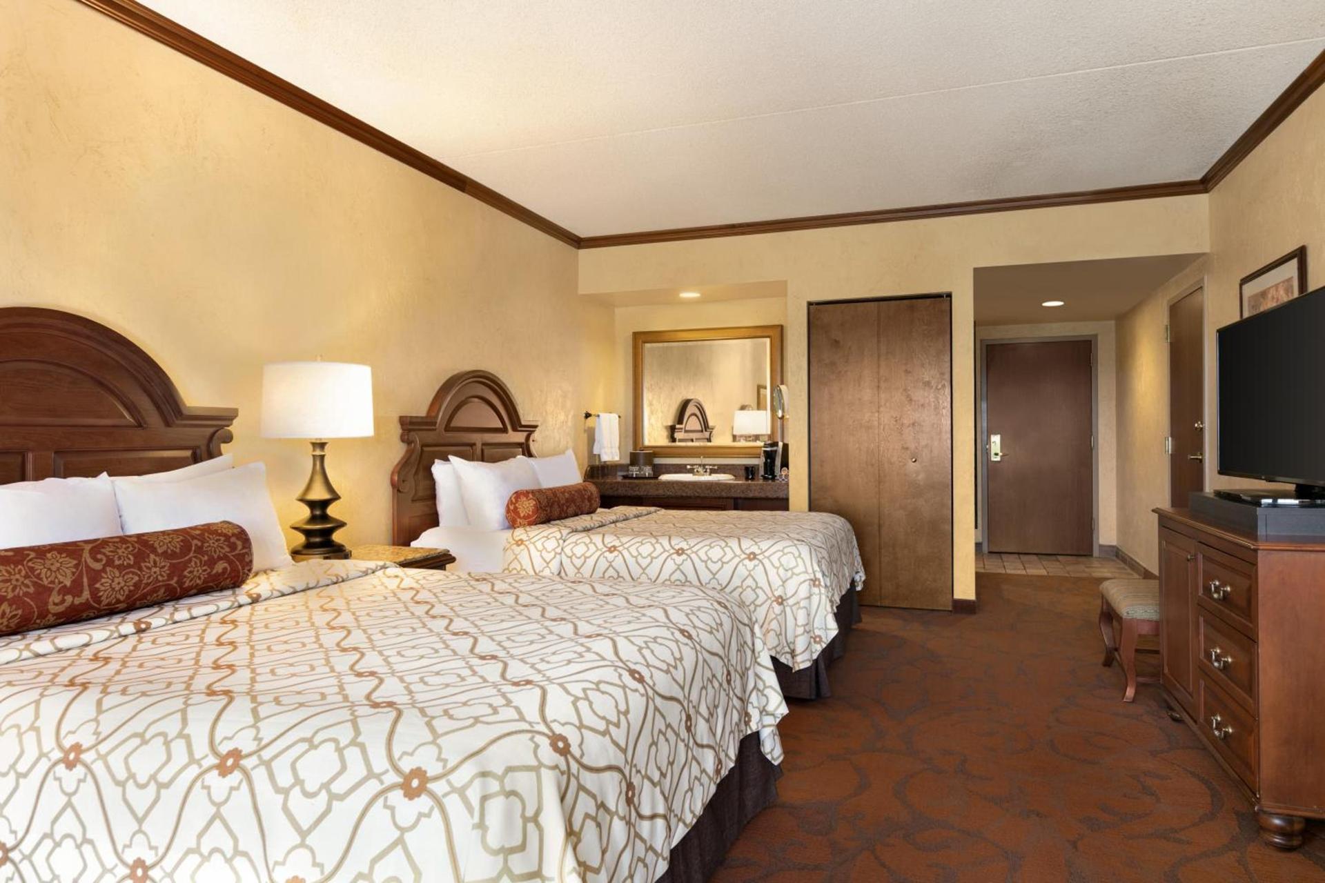 Chateau on the Lake Resort Spa and Convention Center photo 13