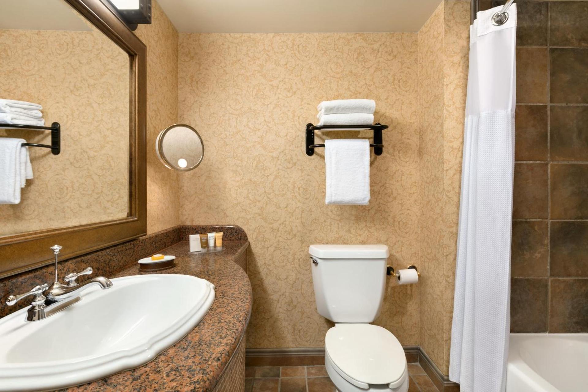 Chateau on the Lake Resort Spa and Convention Center photo 29