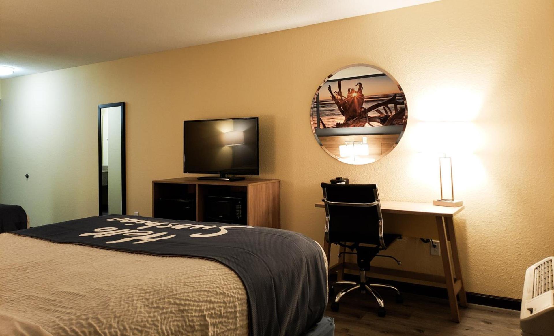Days Inn & Suites by Wyndham Merrillville photo 25