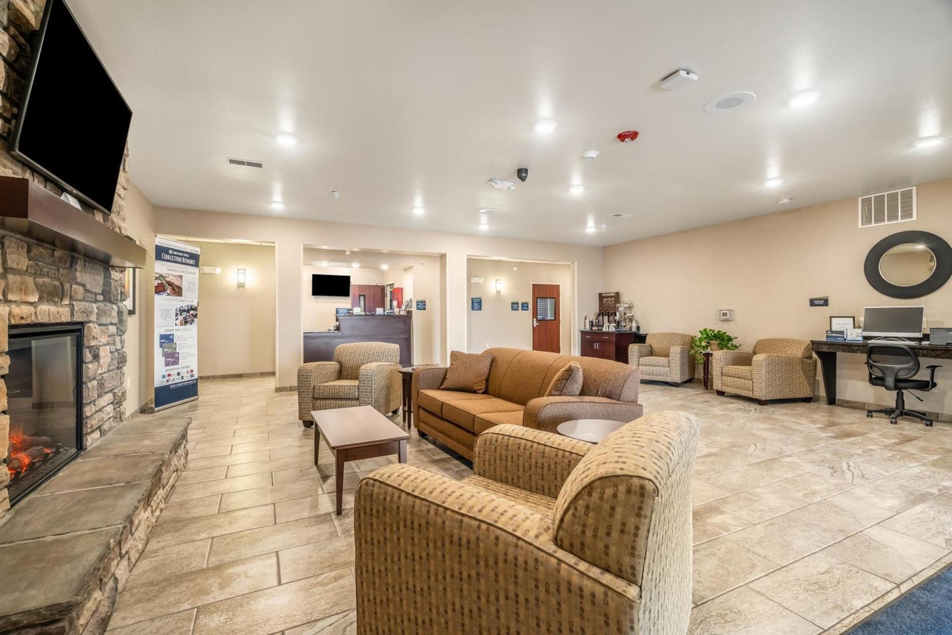 Cobblestone Inn & Suites - Kermit photo 2