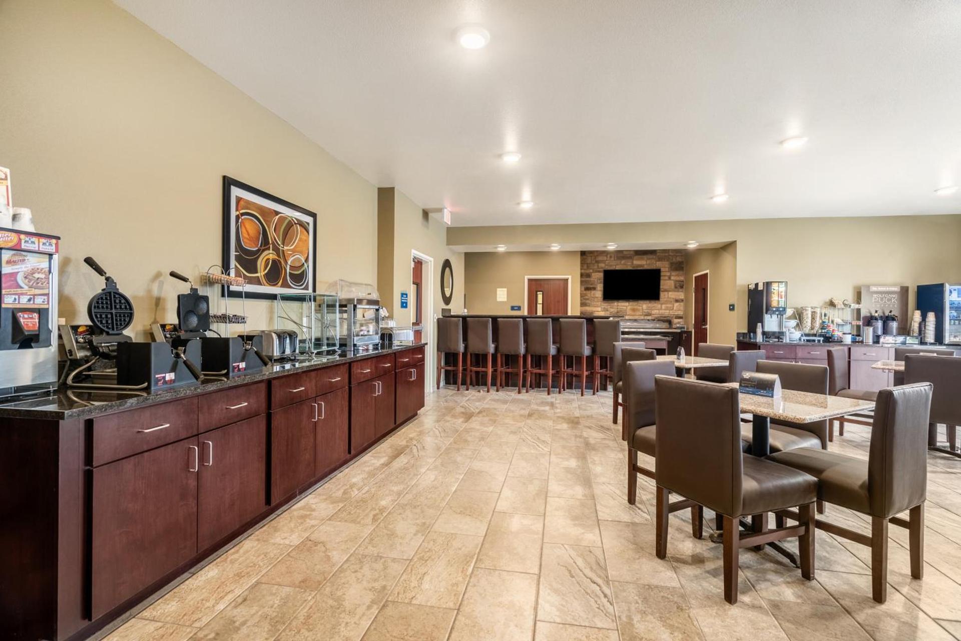 Cobblestone Inn & Suites - Kermit photo 4
