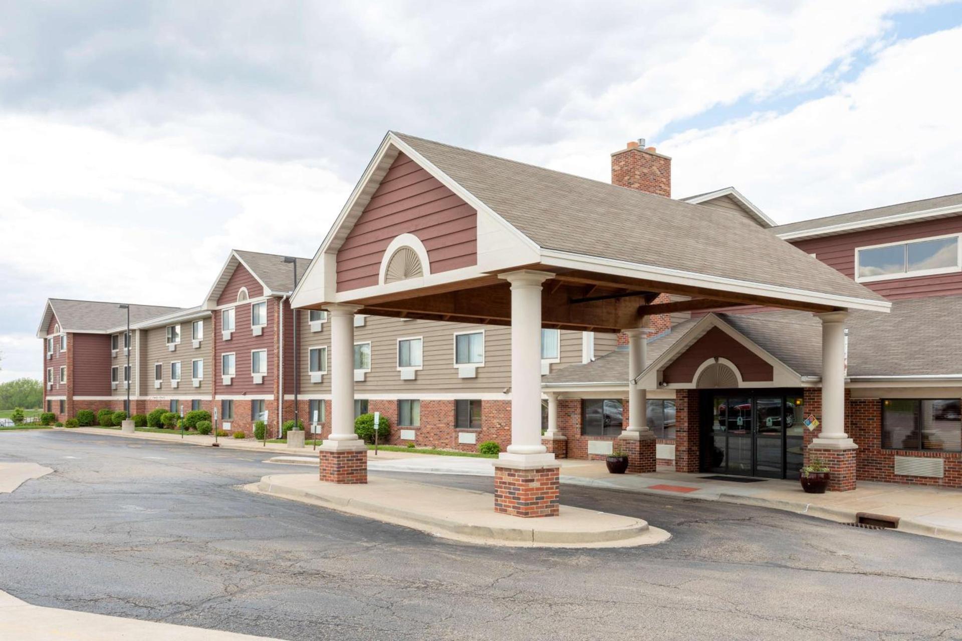 AmericInn by Wyndham Peoria photo 35