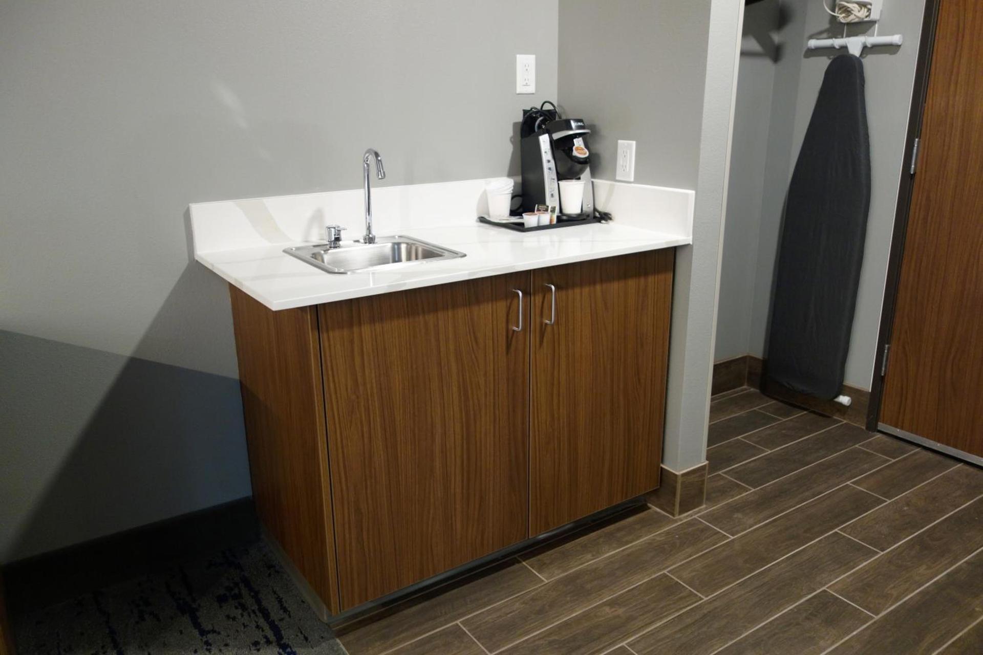 La Quinta Inn & Suites by Wyndham Springfield photo 56