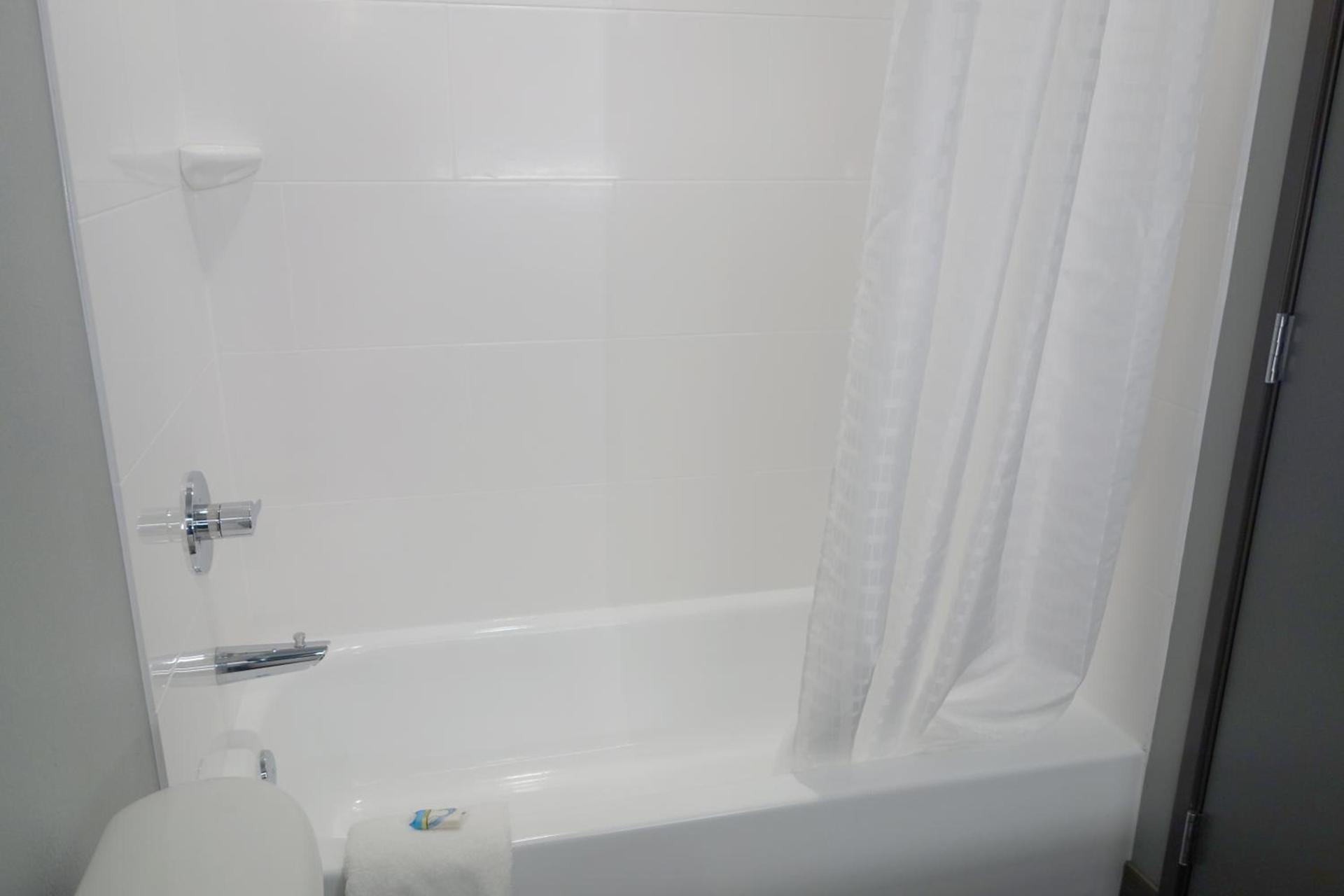 La Quinta Inn & Suites by Wyndham Springfield photo 58