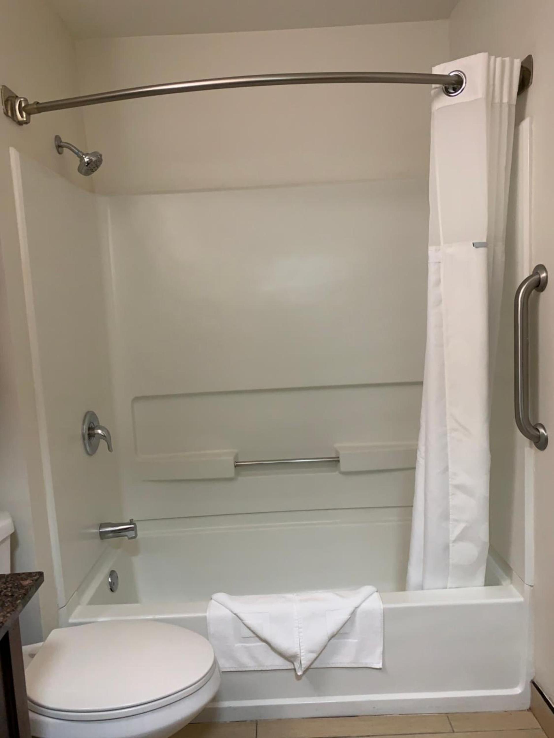 Ramada by Wyndham Santa Fe photo 3